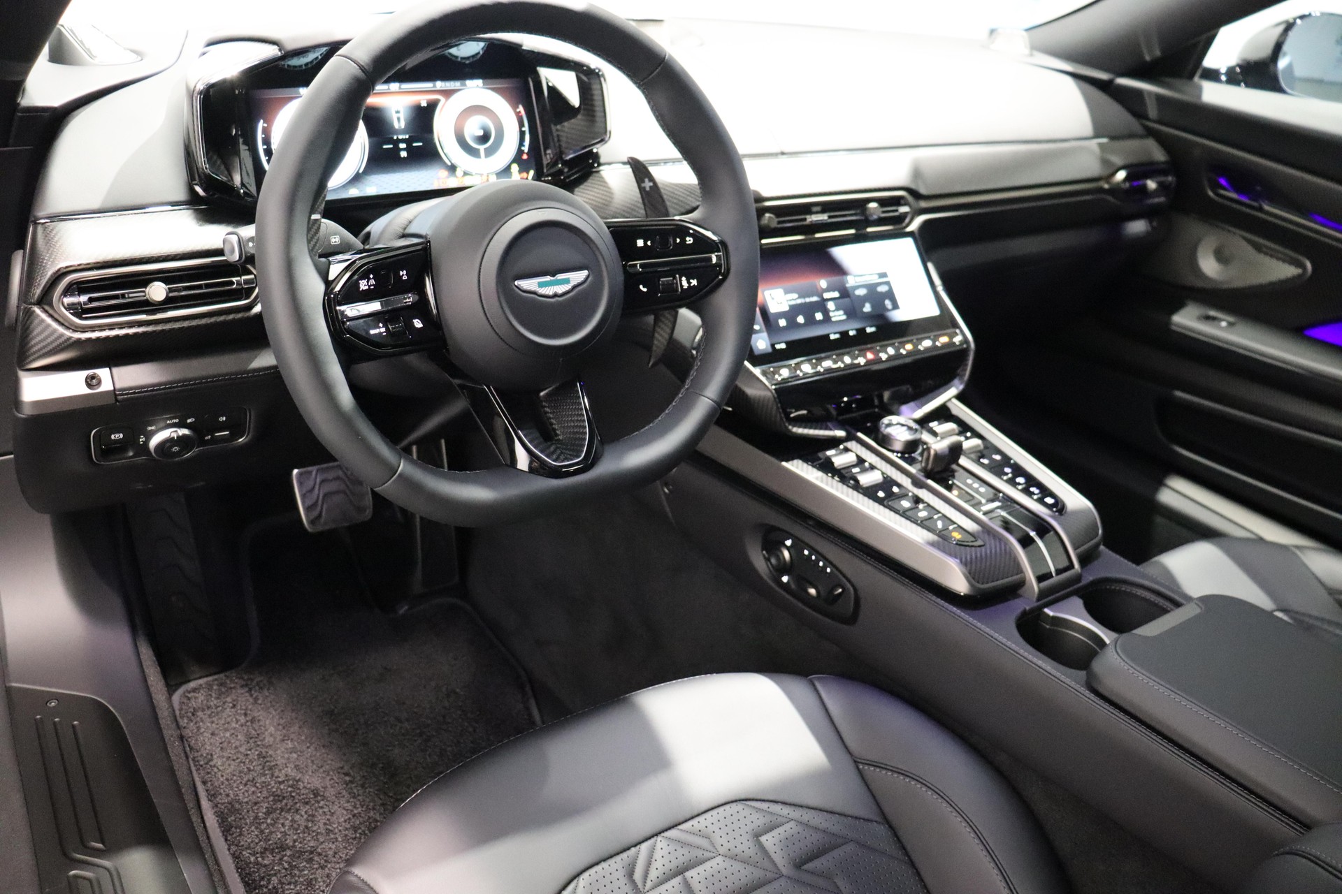 ASTON MARTIN Vanquish 5.2 V12 Bi-Turbo-image-4