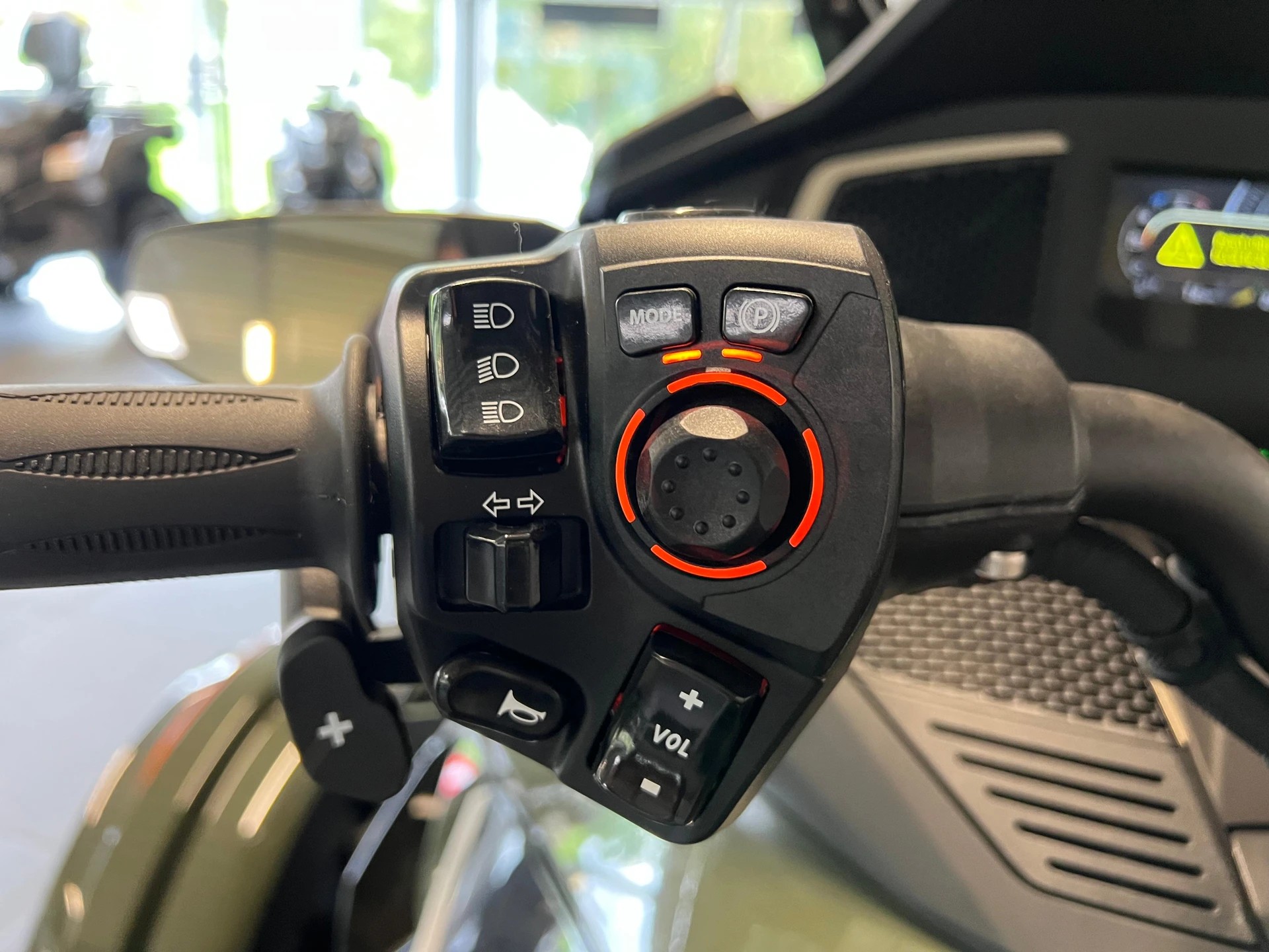 CAN-AM Spyder RT-LTD Sea Sky Edition SE6-image-13