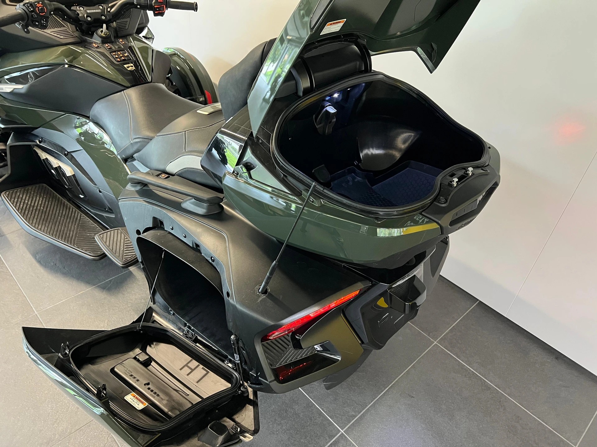 CAN-AM Spyder RT-LTD Sea Sky Edition SE6-image-7