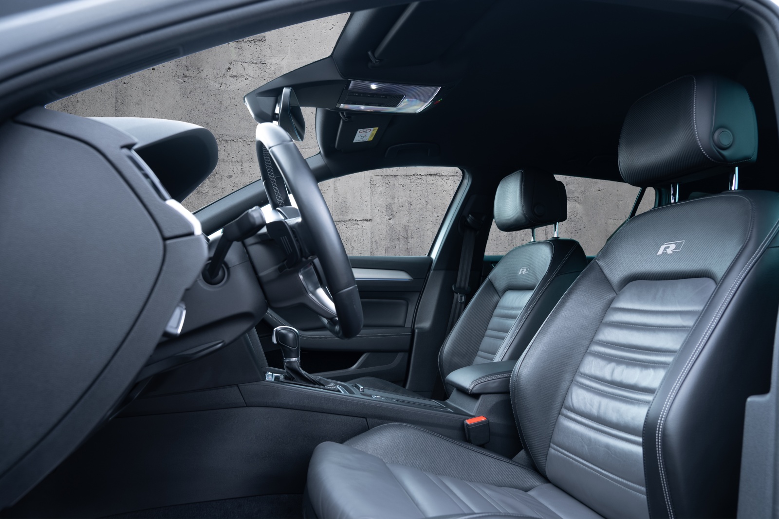 VW Passat Variant 2.0 TDI R-Line DSG-image-5