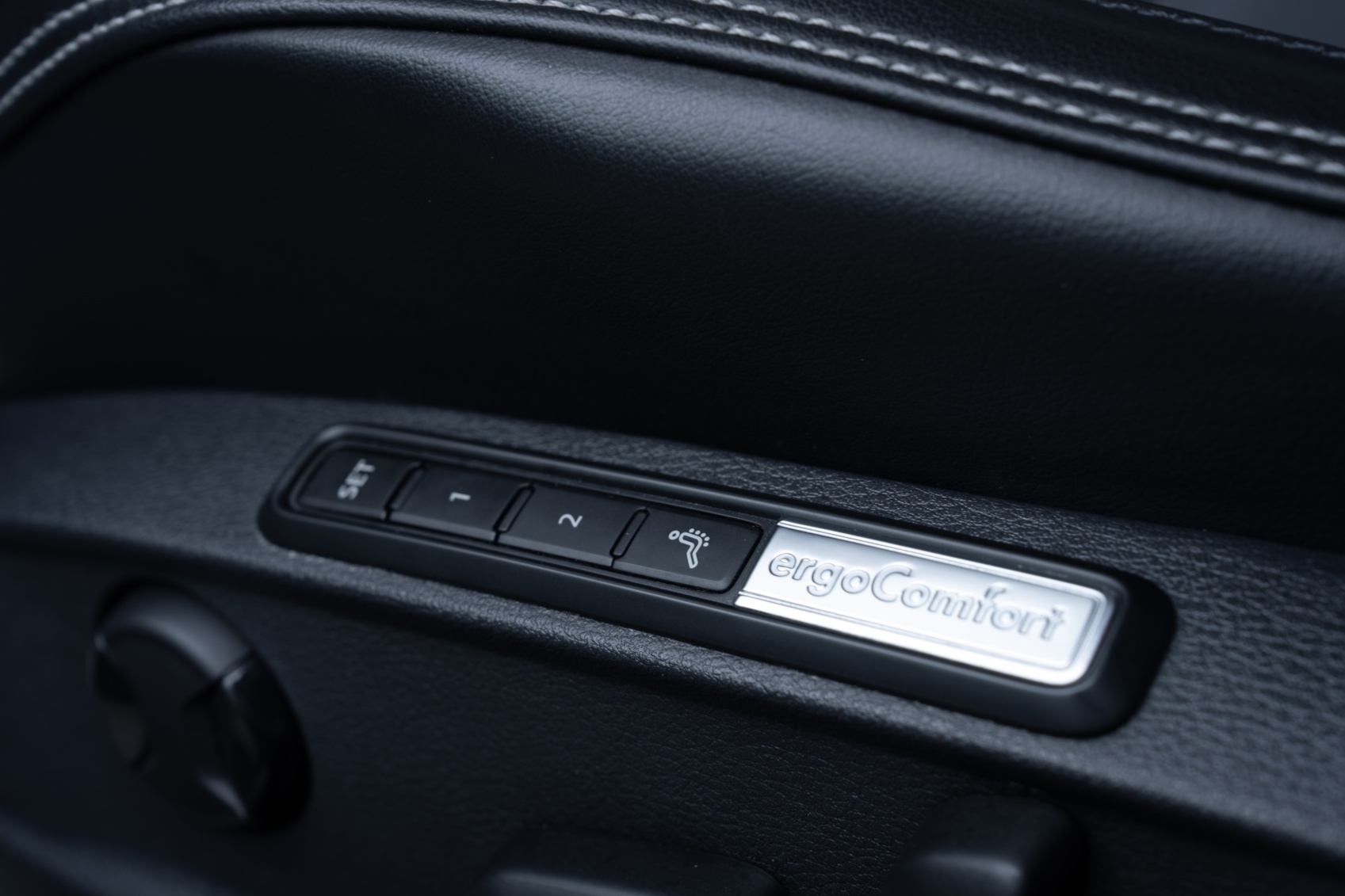 VW Passat Variant 2.0 TDI R-Line DSG-image-11