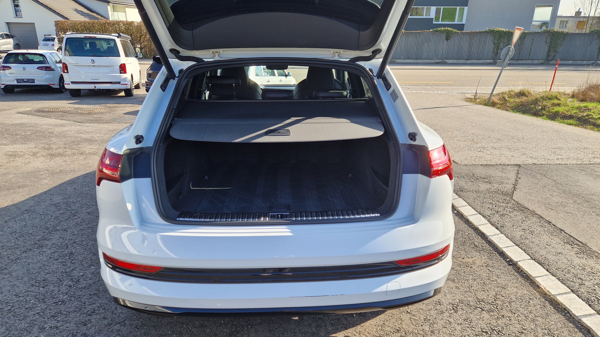 AUDI e-tron 55 Advanced quattro-image-14