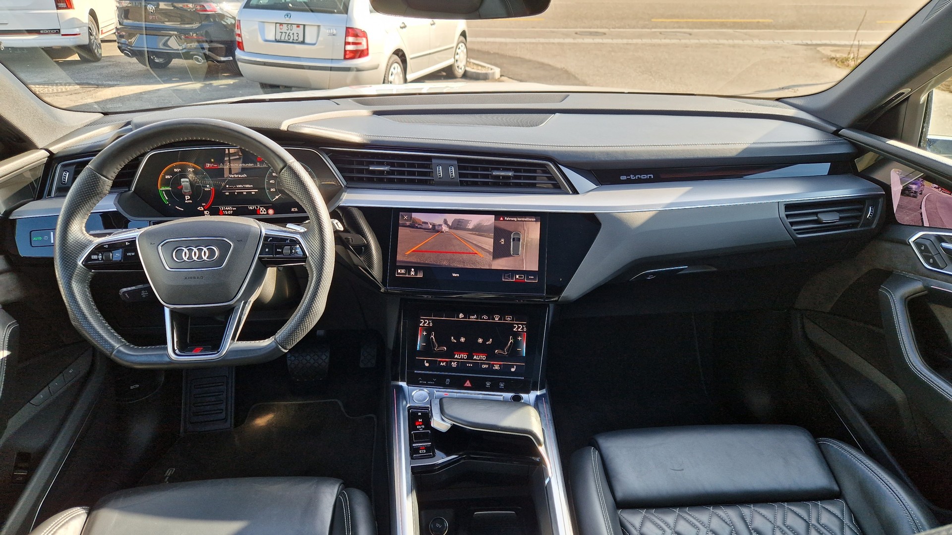 AUDI e-tron 55 Advanced quattro-image-6