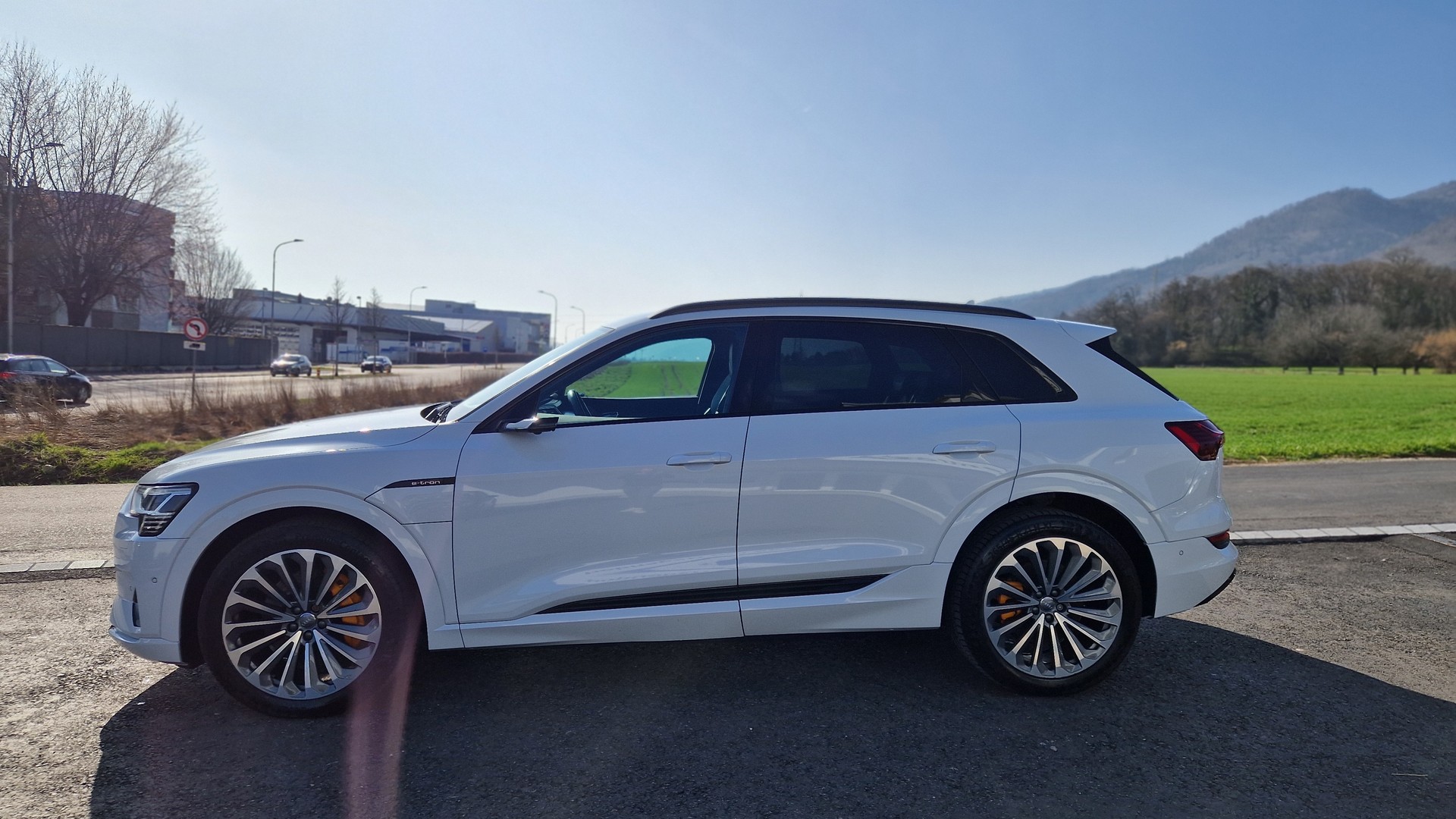 AUDI e-tron 55 Advanced quattro-image-2