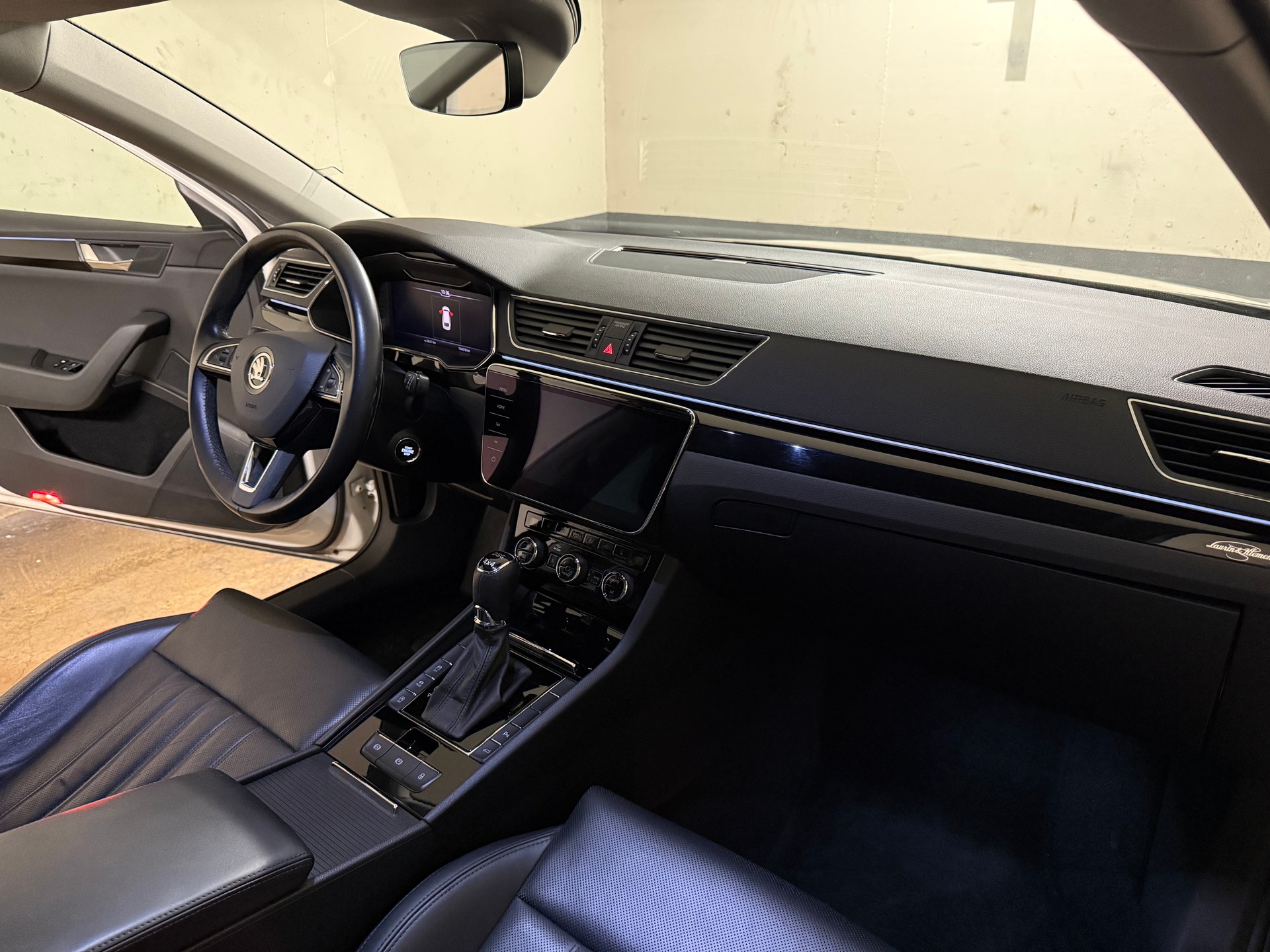 SKODA Superb Combi 2.0 TDi L&K 4x4 DSG-image-8