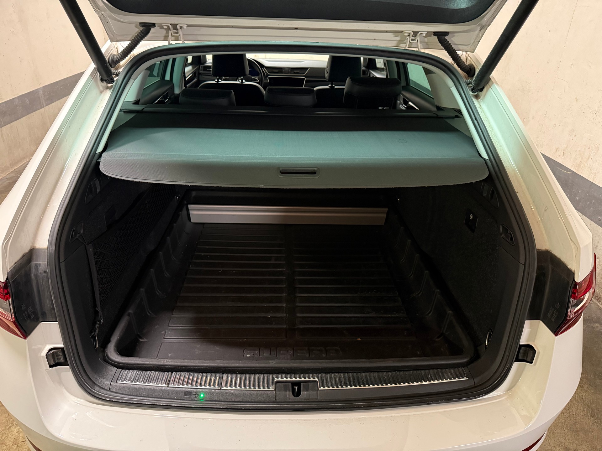 SKODA Superb Combi 2.0 TDi L&K 4x4 DSG-image-17