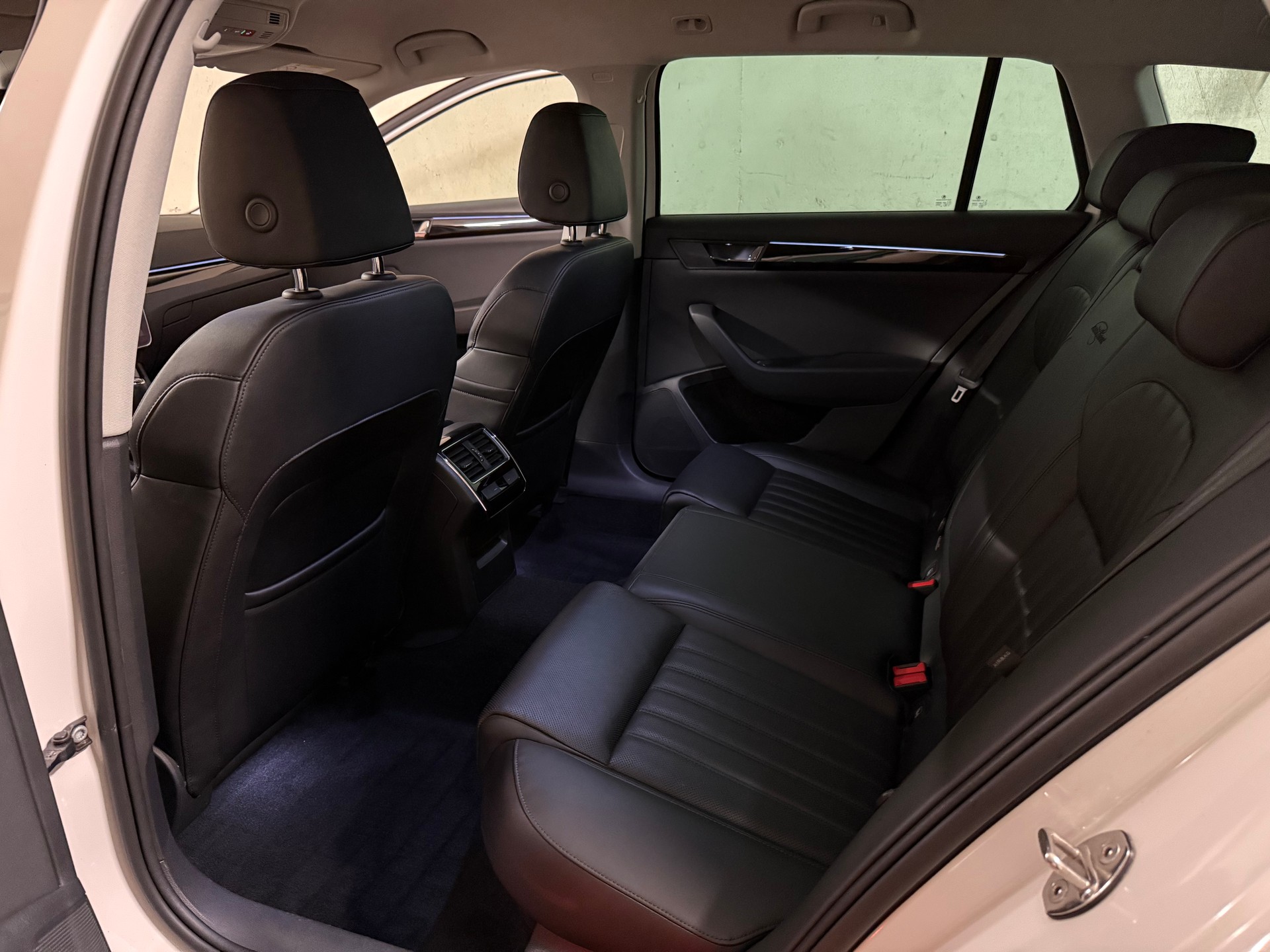 SKODA Superb Combi 2.0 TDi L&K 4x4 DSG-image-10