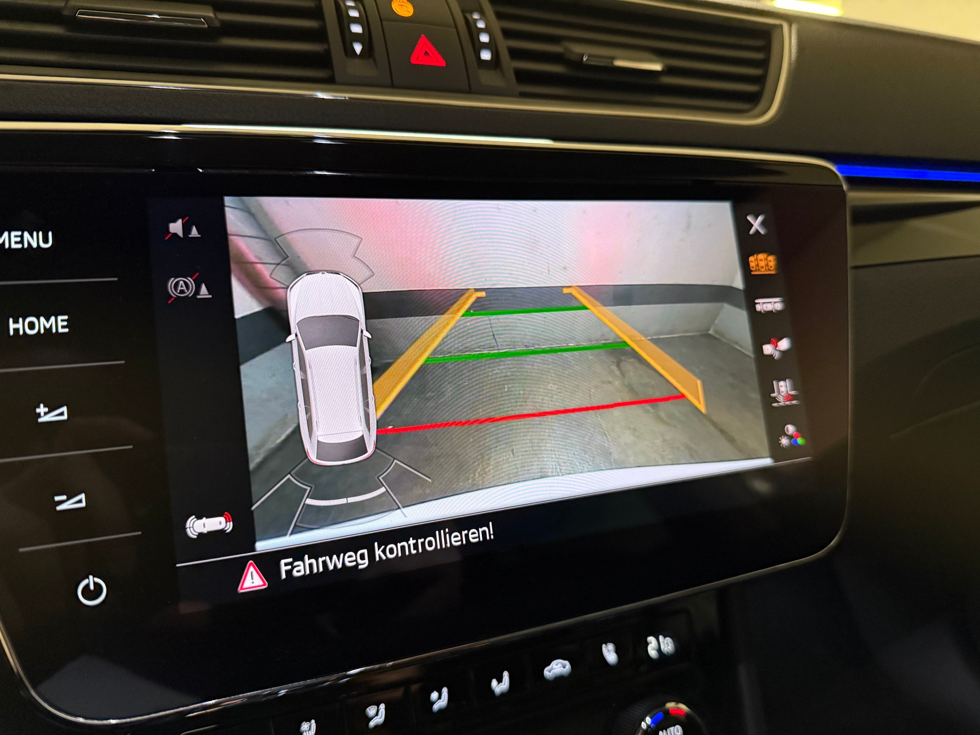 SKODA Superb Combi 2.0 TDi L&K 4x4 DSG-image-12
