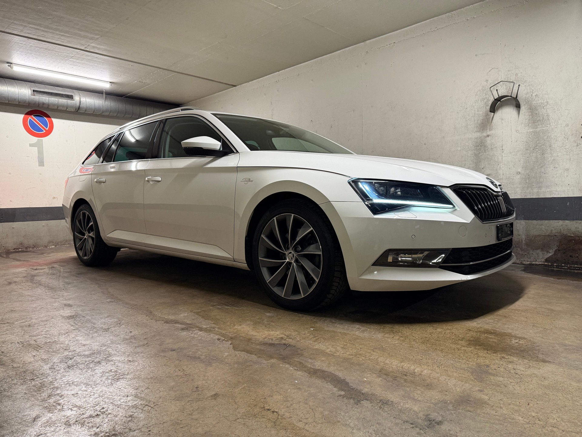 SKODA Superb Combi 2.0 TDi L&K 4x4 DSG-image-1