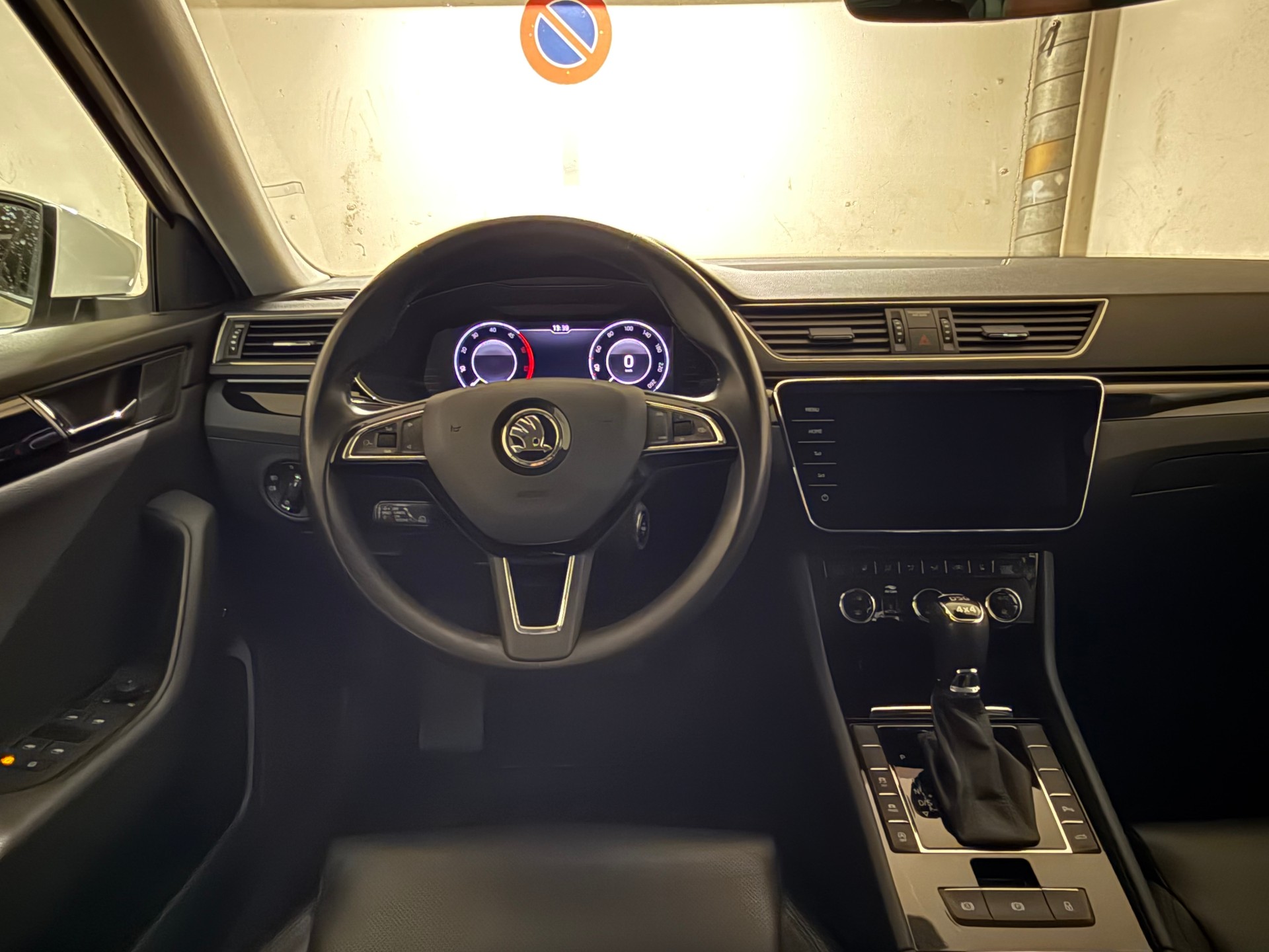 SKODA Superb Combi 2.0 TDi L&K 4x4 DSG-image-7