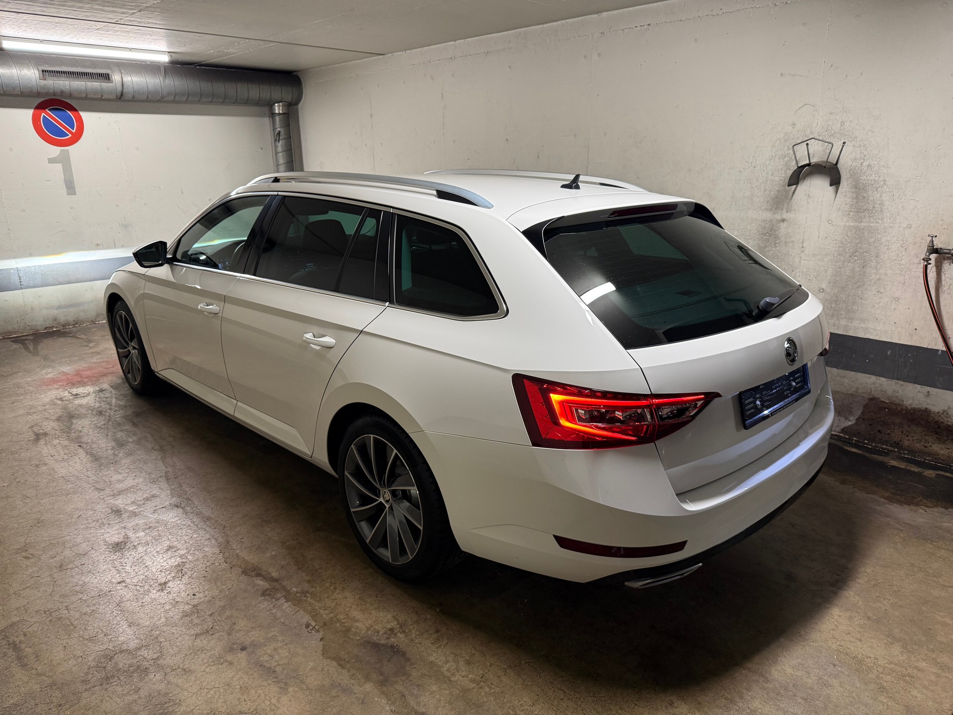 SKODA Superb Combi 2.0 TDi L&K 4x4 DSG-image-2
