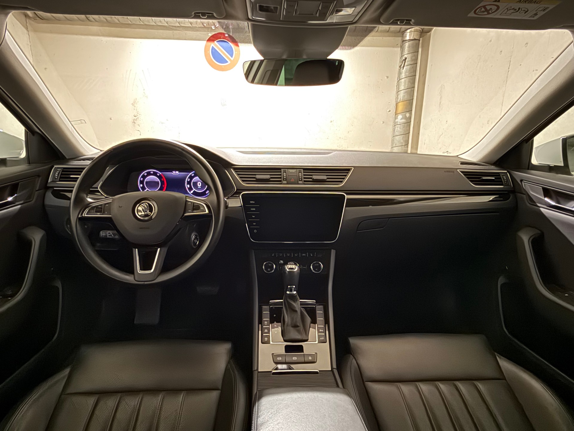 SKODA Superb Combi 2.0 TDi L&K 4x4 DSG-image-6