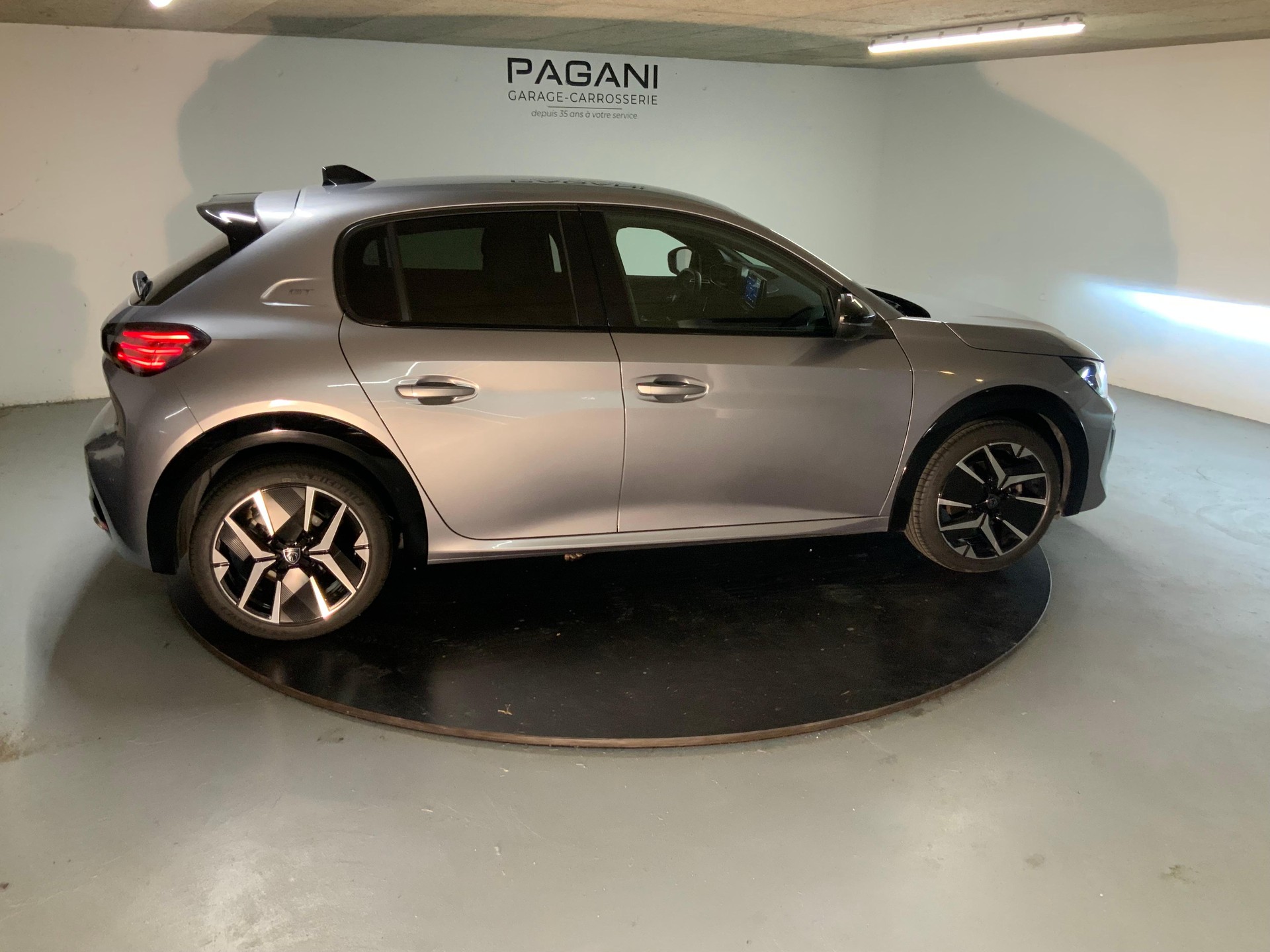PEUGEOT 208 1.2 Hybrid 145 GT-image-4