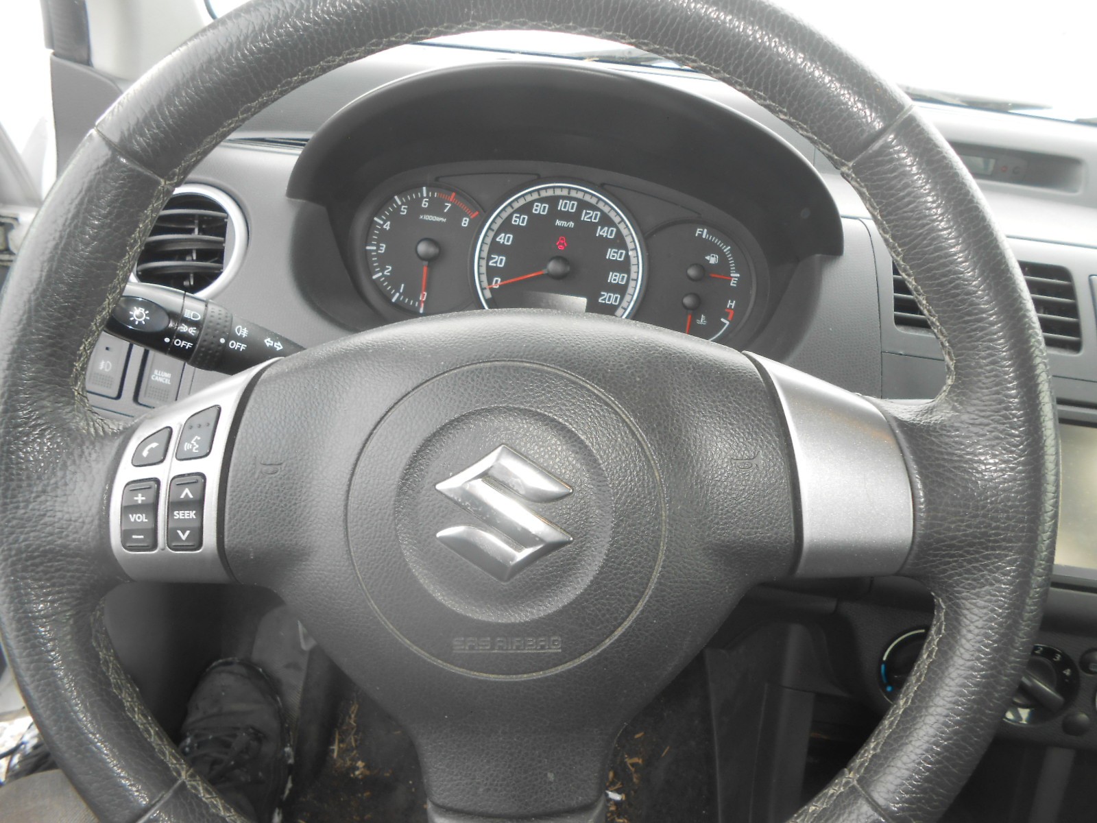SUZUKI Swift 1.3i 16V GL Top-image-12