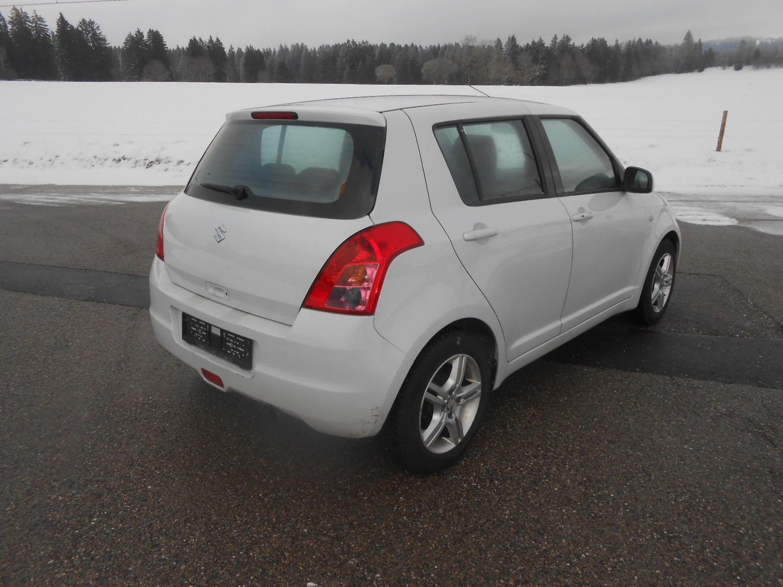 SUZUKI Swift 1.3i 16V GL Top-image-4