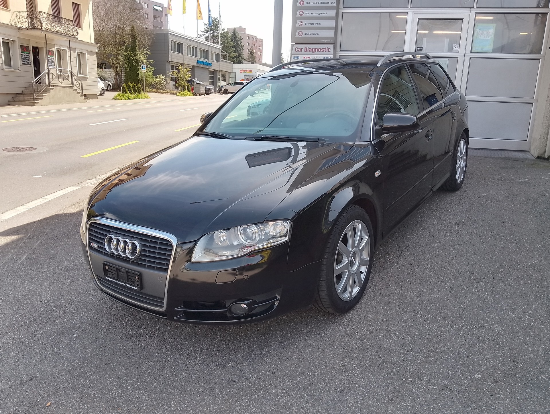 AUDI A4 Avant 3.2 FSI quattro-image-1