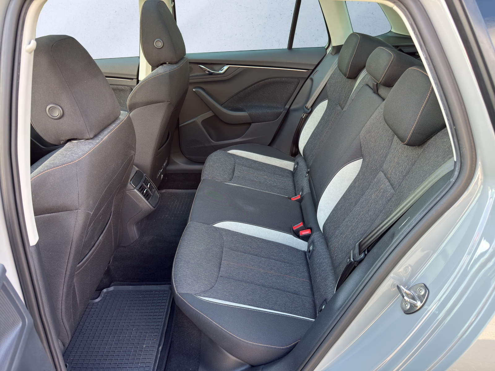 SKODA Kamiq 1.5 TSI ACT Style *ABT 190PS*-image-12