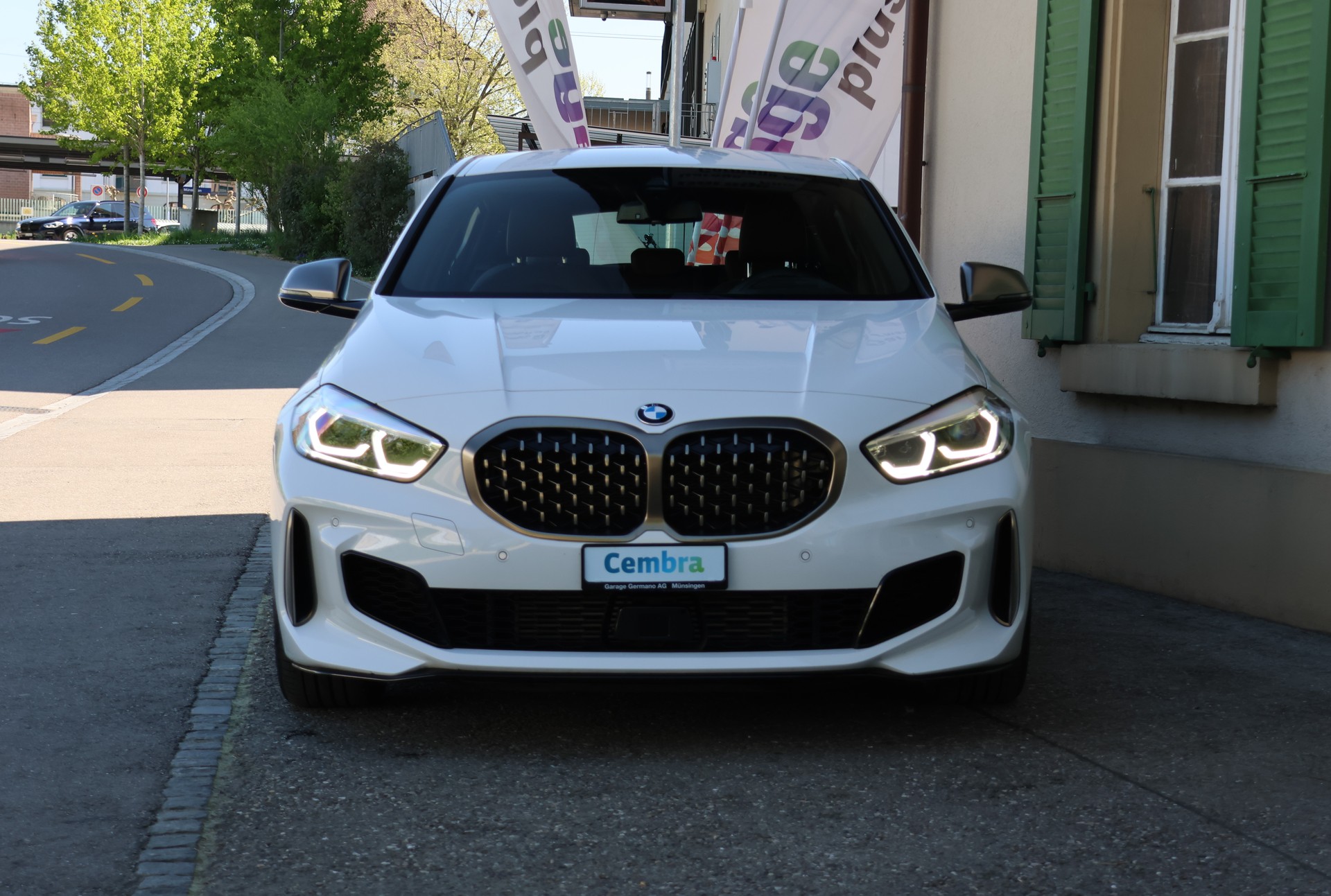 BMW M135i xDrive Steptronic (CH)-showroom-element-1