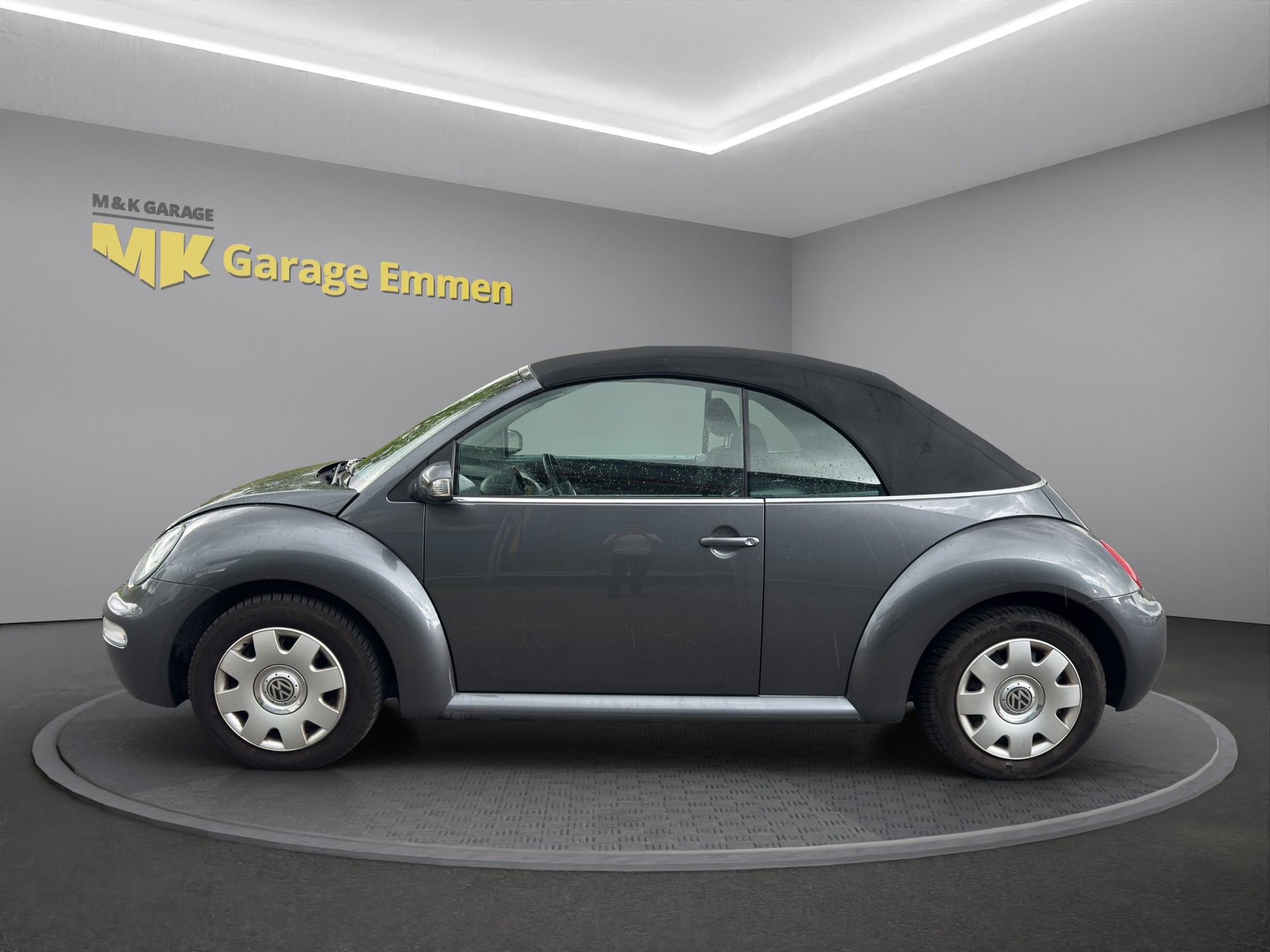 VW Beetle Cabrio 1.8 T-showroom-element-1
