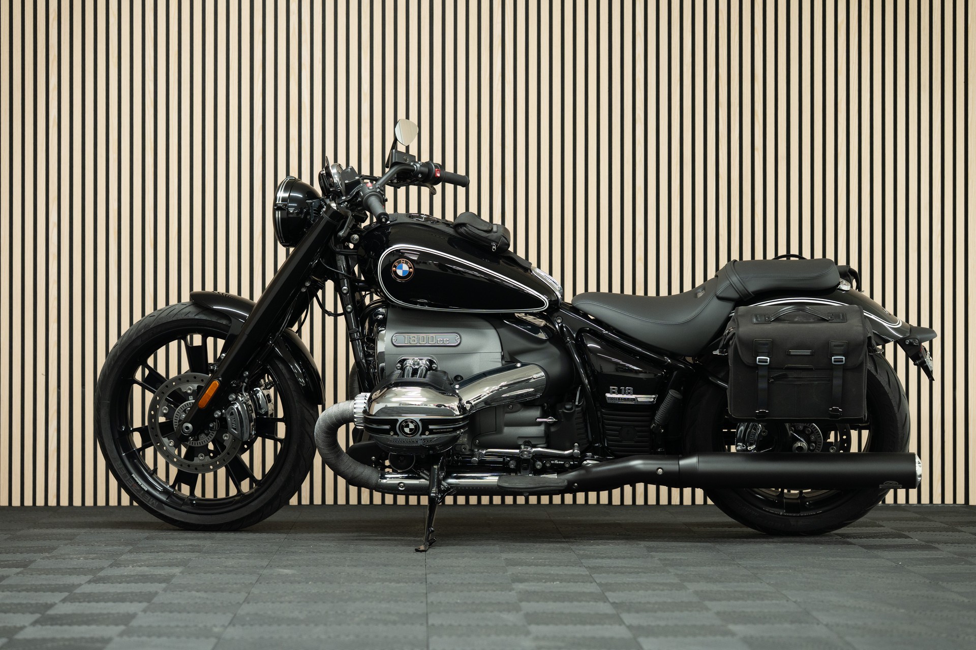 BMW R 18 mit edlem Umbau inkl. Jekill & Hyde Klappenauspuffanlage-image-1