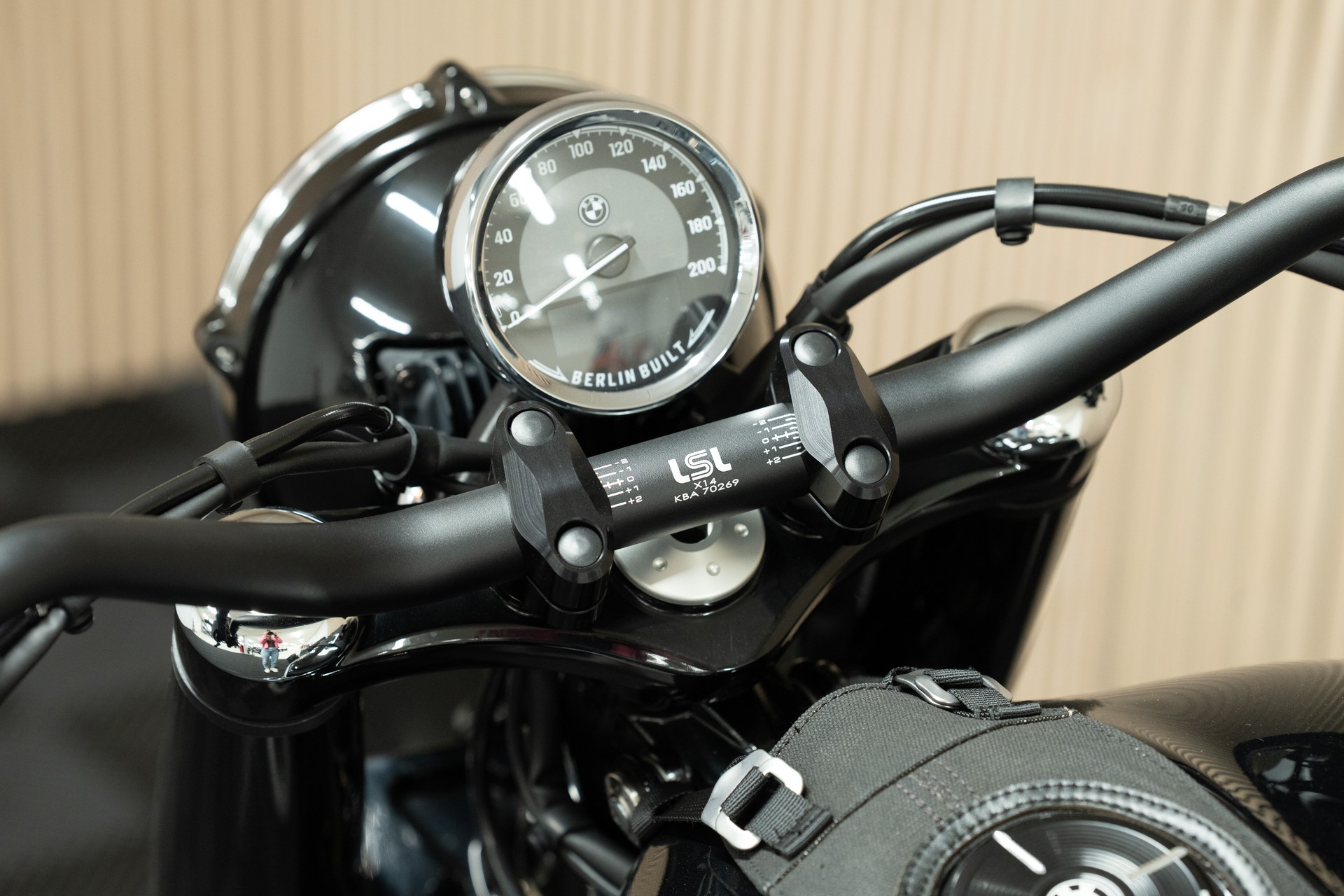 BMW R 18 mit edlem Umbau inkl. Jekill & Hyde Klappenauspuffanlage-image-2