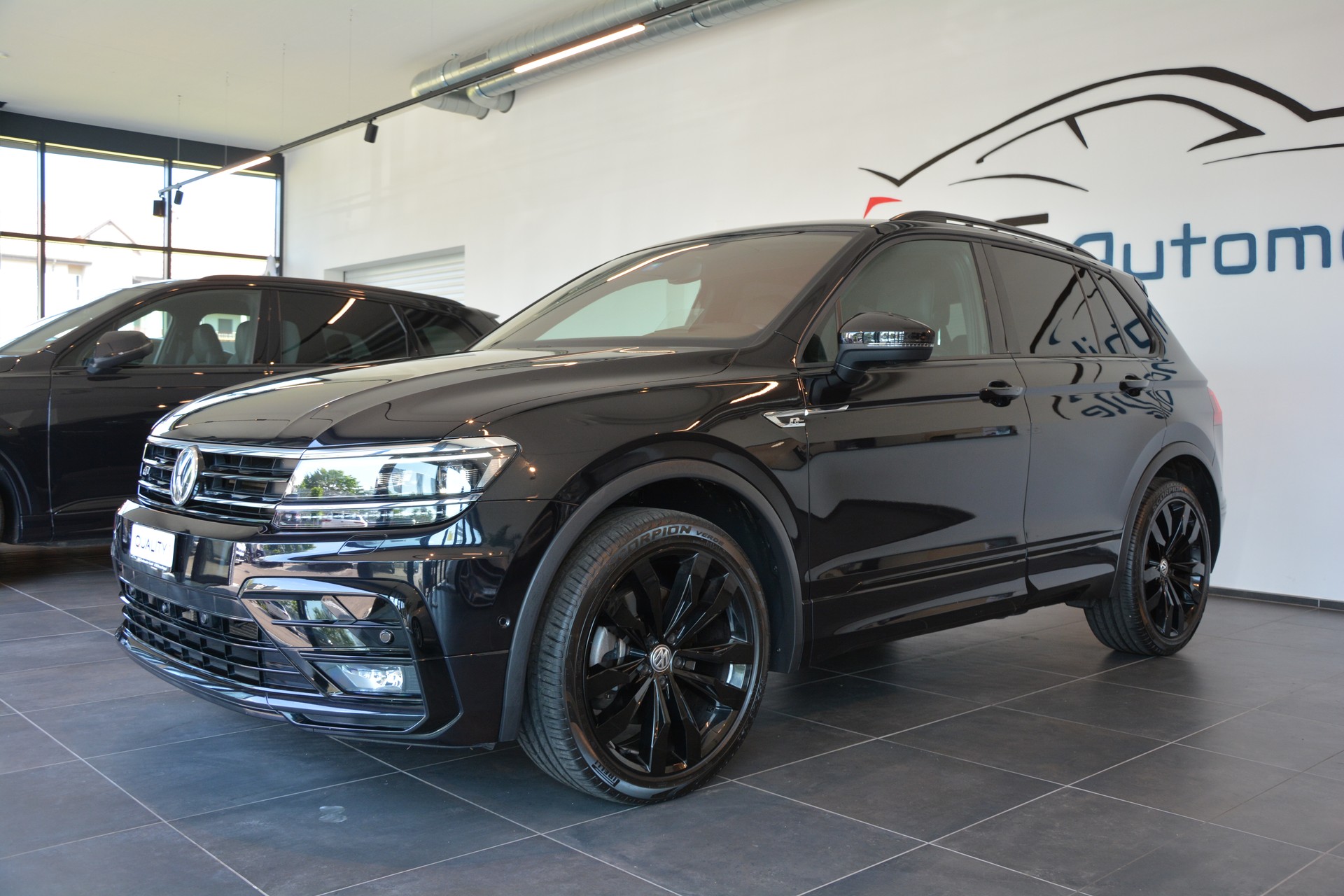 VW Tiguan 2.0 TDI SCR Highline 4Motion DSG R-Line-showroom-element-1