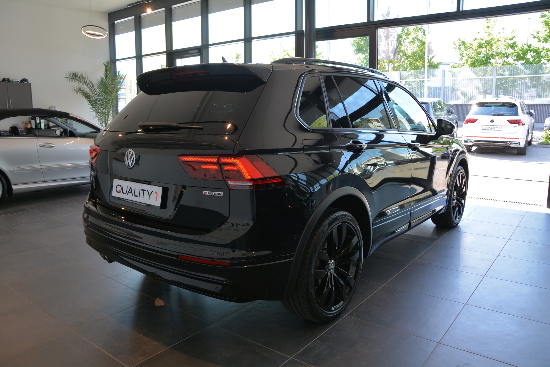 VW Tiguan 2.0 TDI SCR Highline 4Motion DSG R-Line-image-5