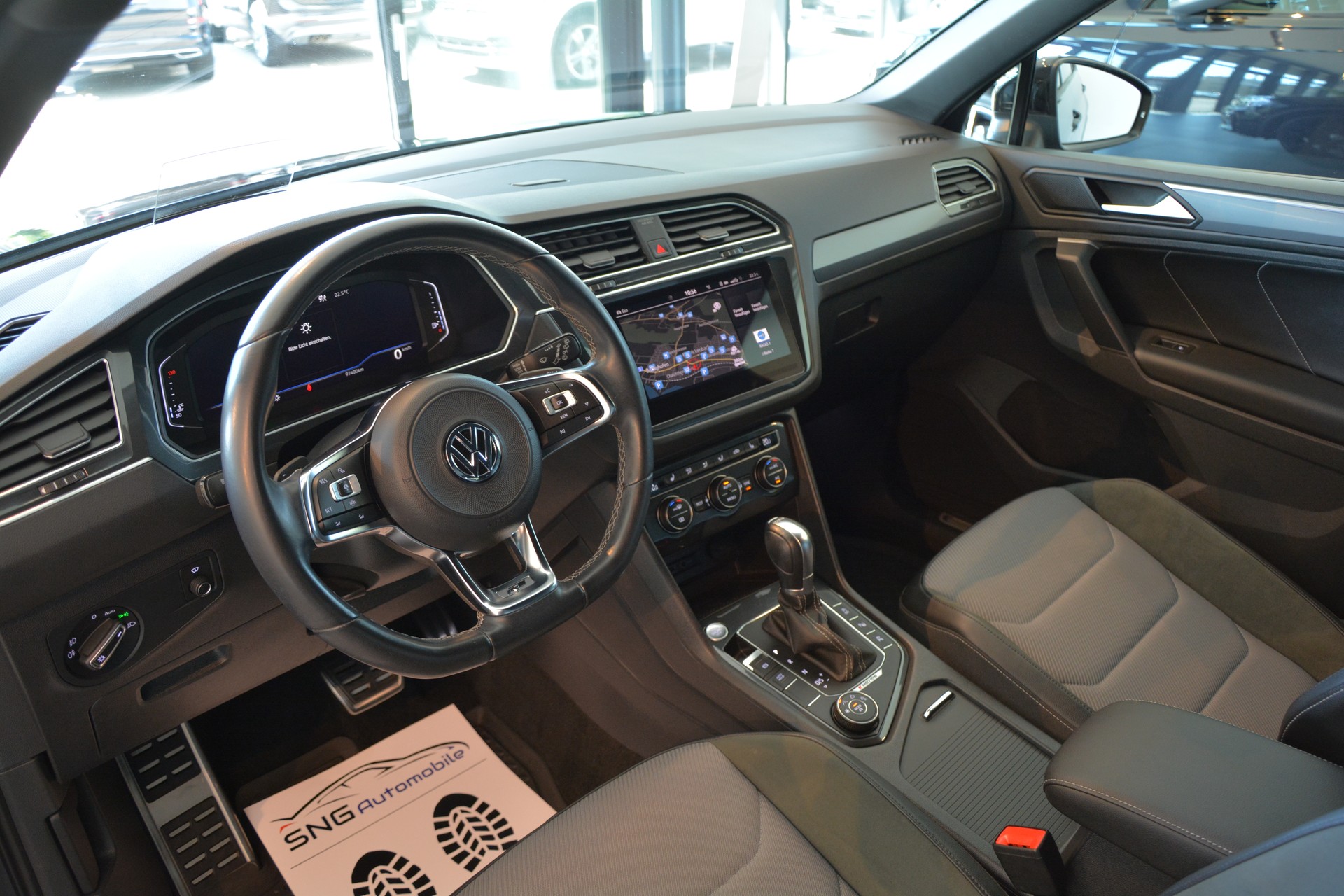 VW Tiguan 2.0 TDI SCR Highline 4Motion DSG R-Line-image-9