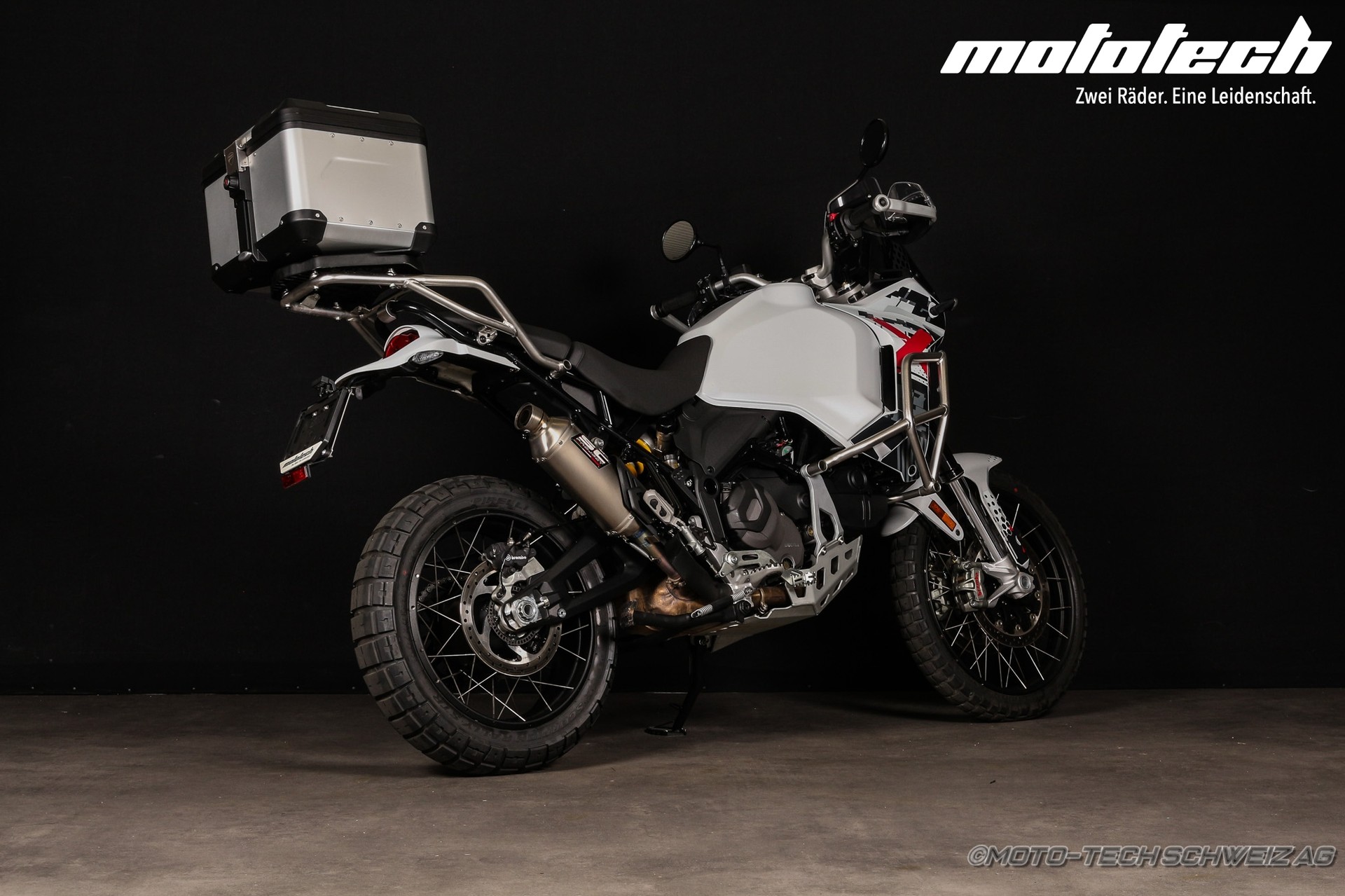 DUCATI Desert X-image-1