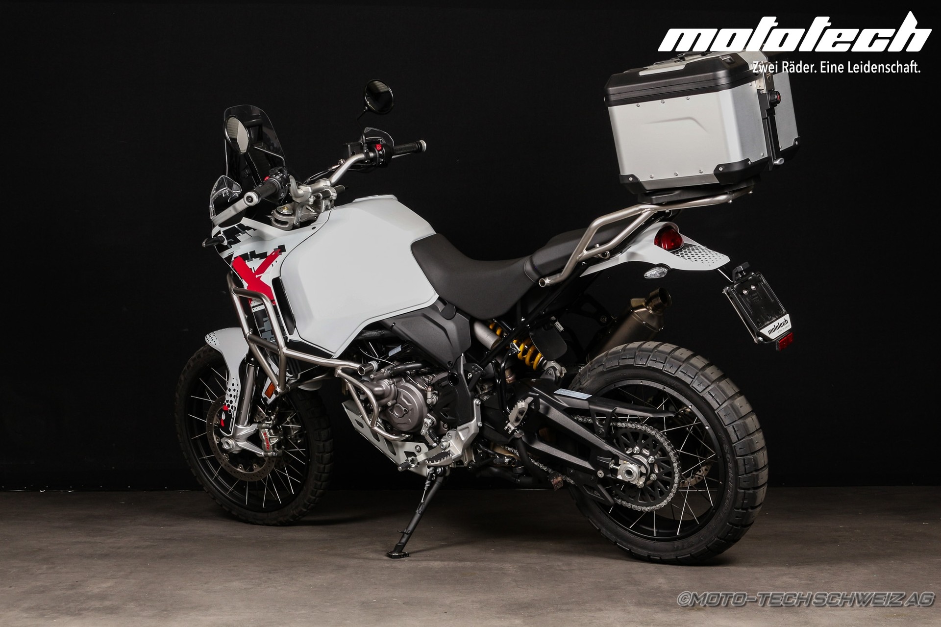 DUCATI Desert X-image-2