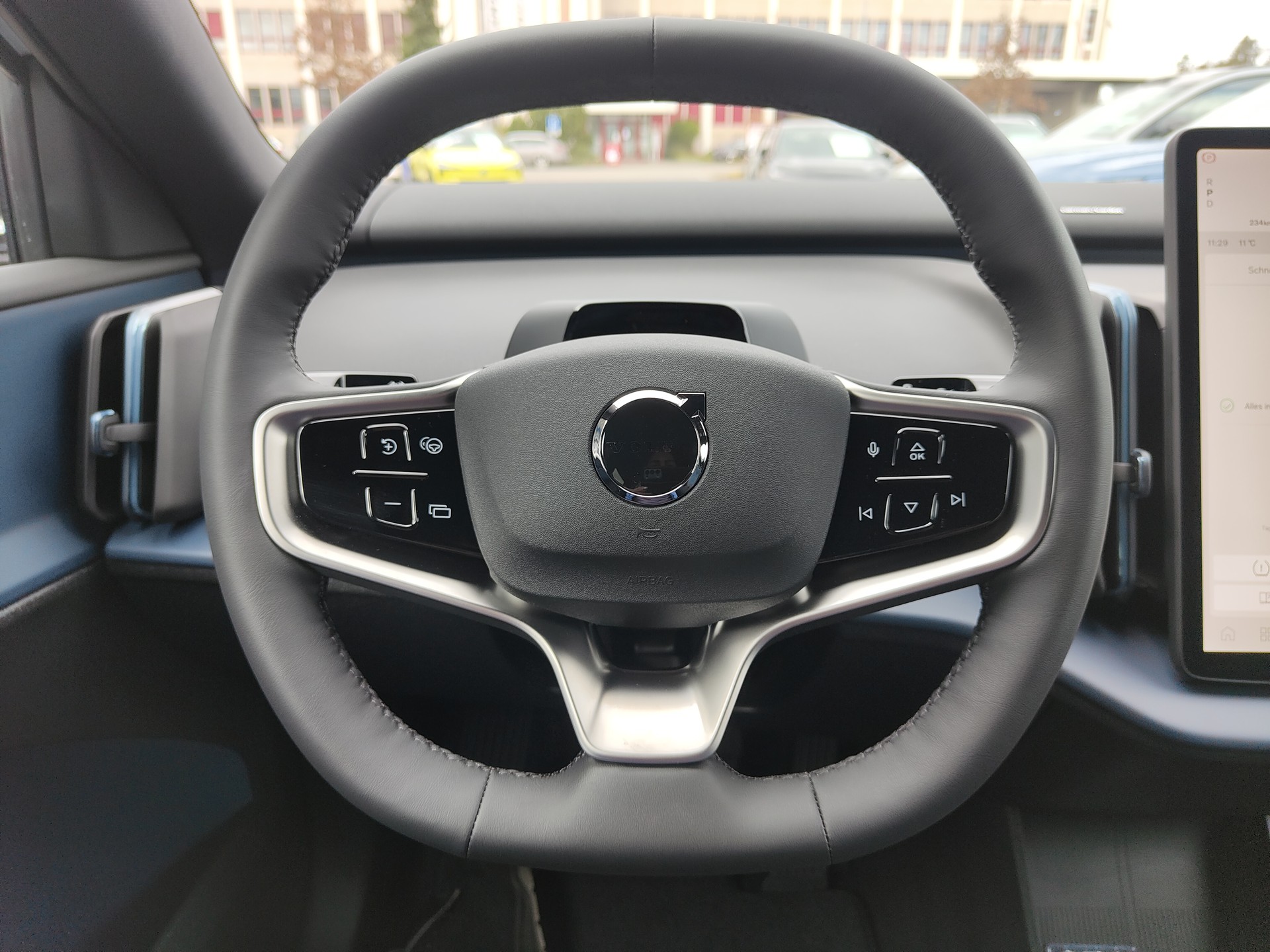 VOLVO EX30 E60 Plus-image-9