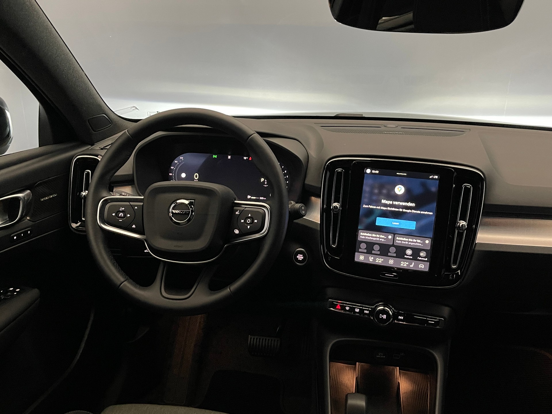 VOLVO XC40 2.0 B3 MH Plus Dark-image-11