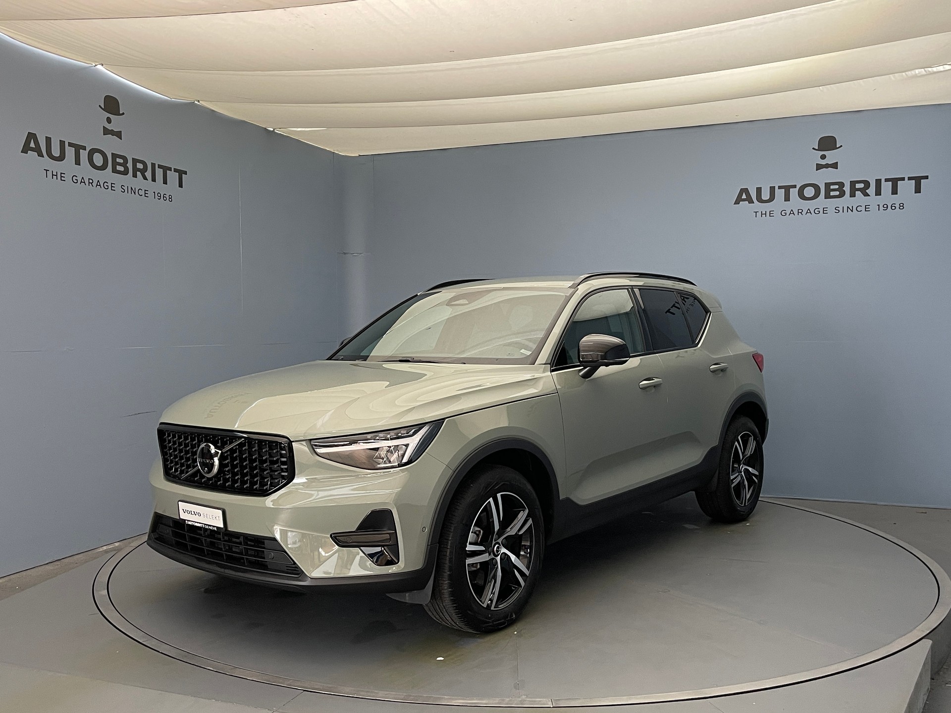VOLVO XC40 2.0 B3 MH Plus Dark