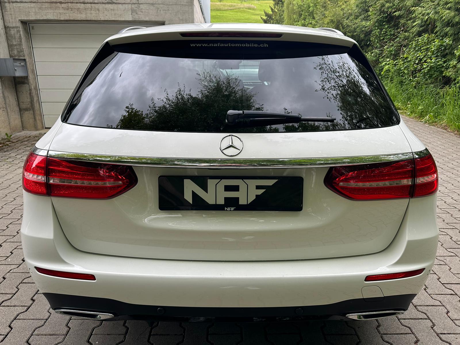 MERCEDES-BENZ E 220 d AMG Line 9G-Tronic-showroom-element-3