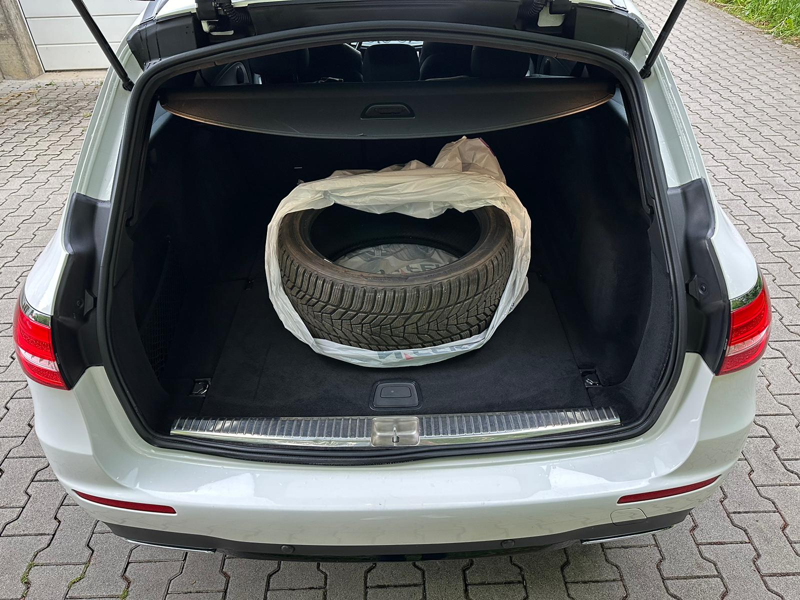 MERCEDES-BENZ E 220 d AMG Line 9G-Tronic-image-13