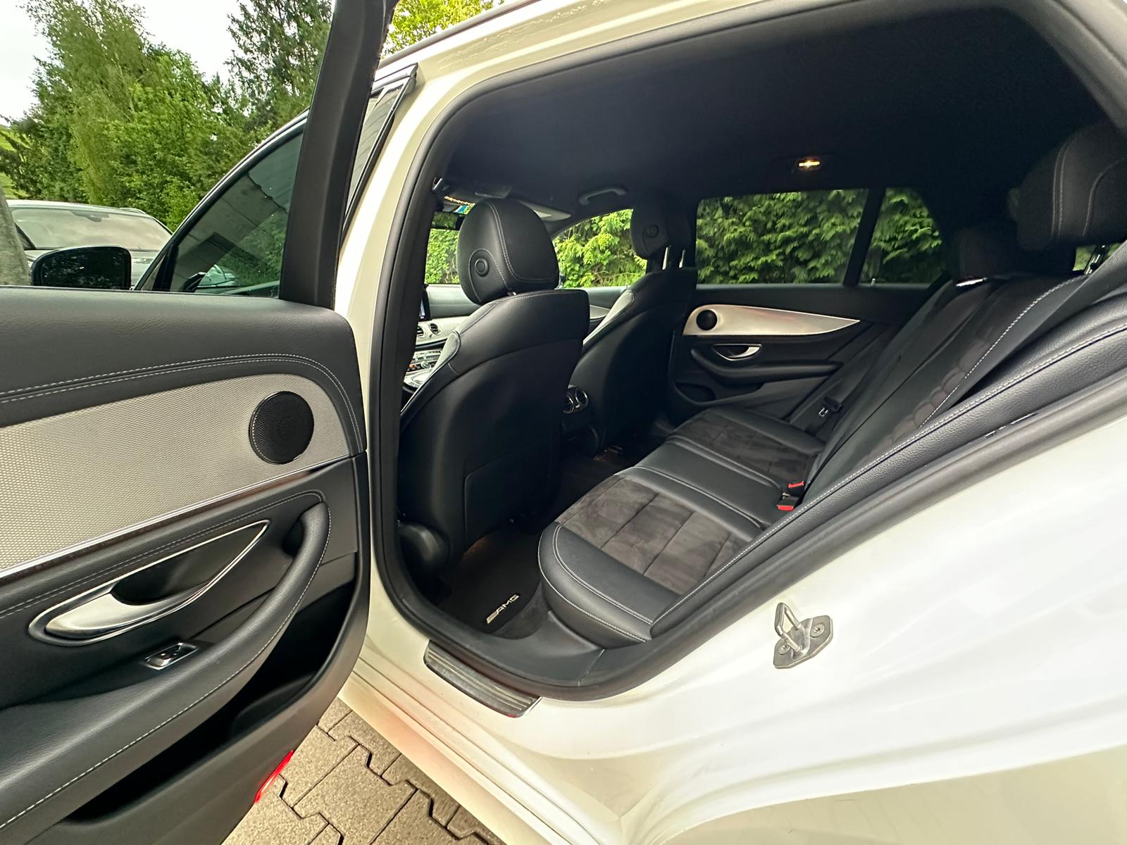 MERCEDES-BENZ E 220 d AMG Line 9G-Tronic-image-11