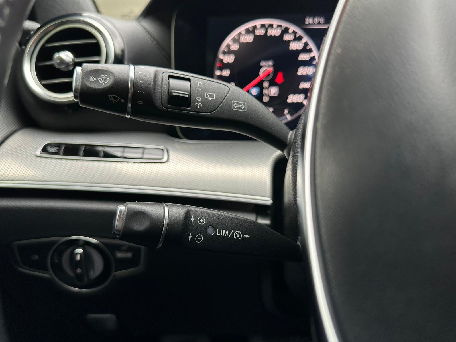 MERCEDES-BENZ E 220 d AMG Line 9G-Tronic-image-22