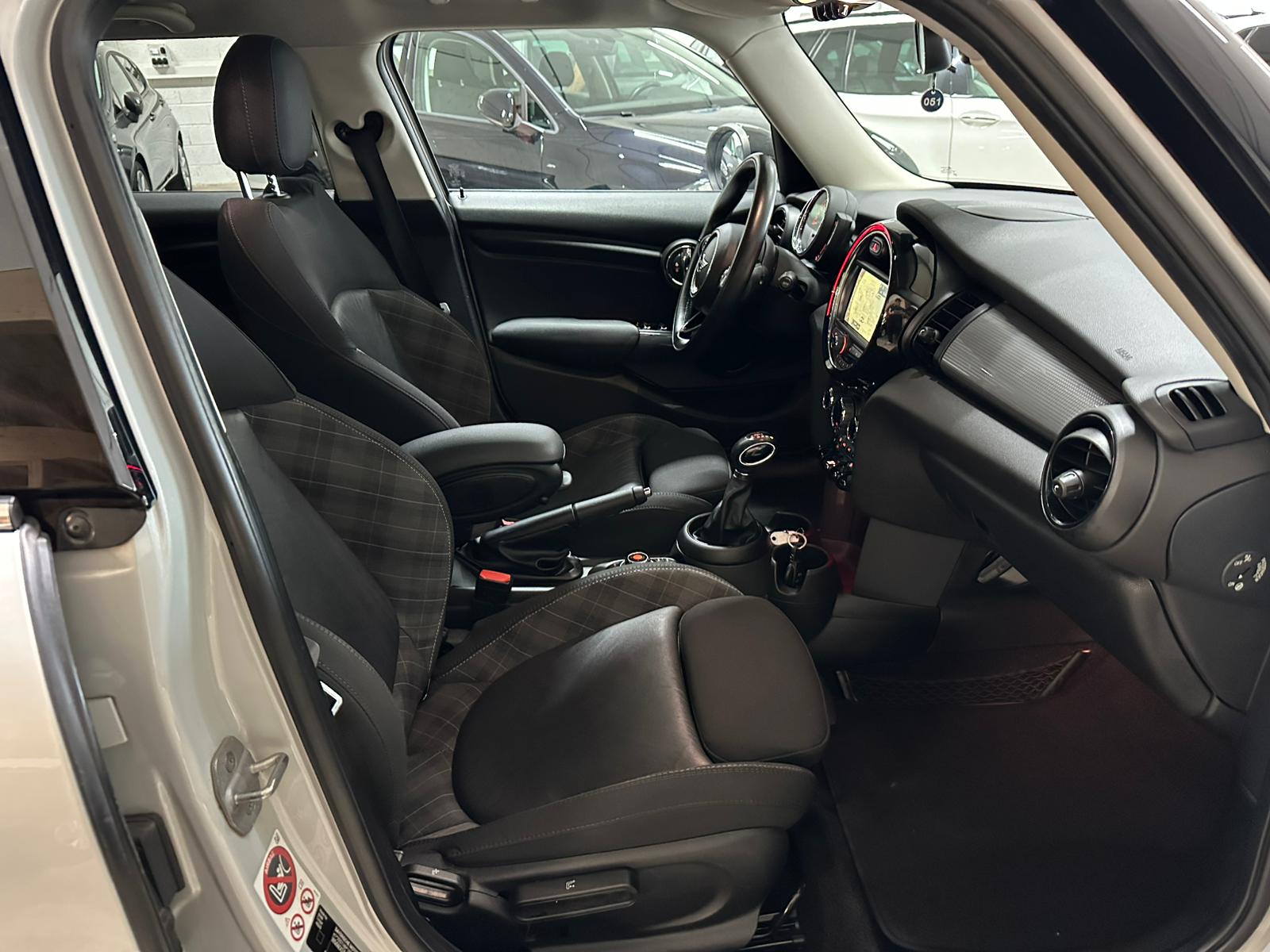 MINI Cooper Steptronic-image-10
