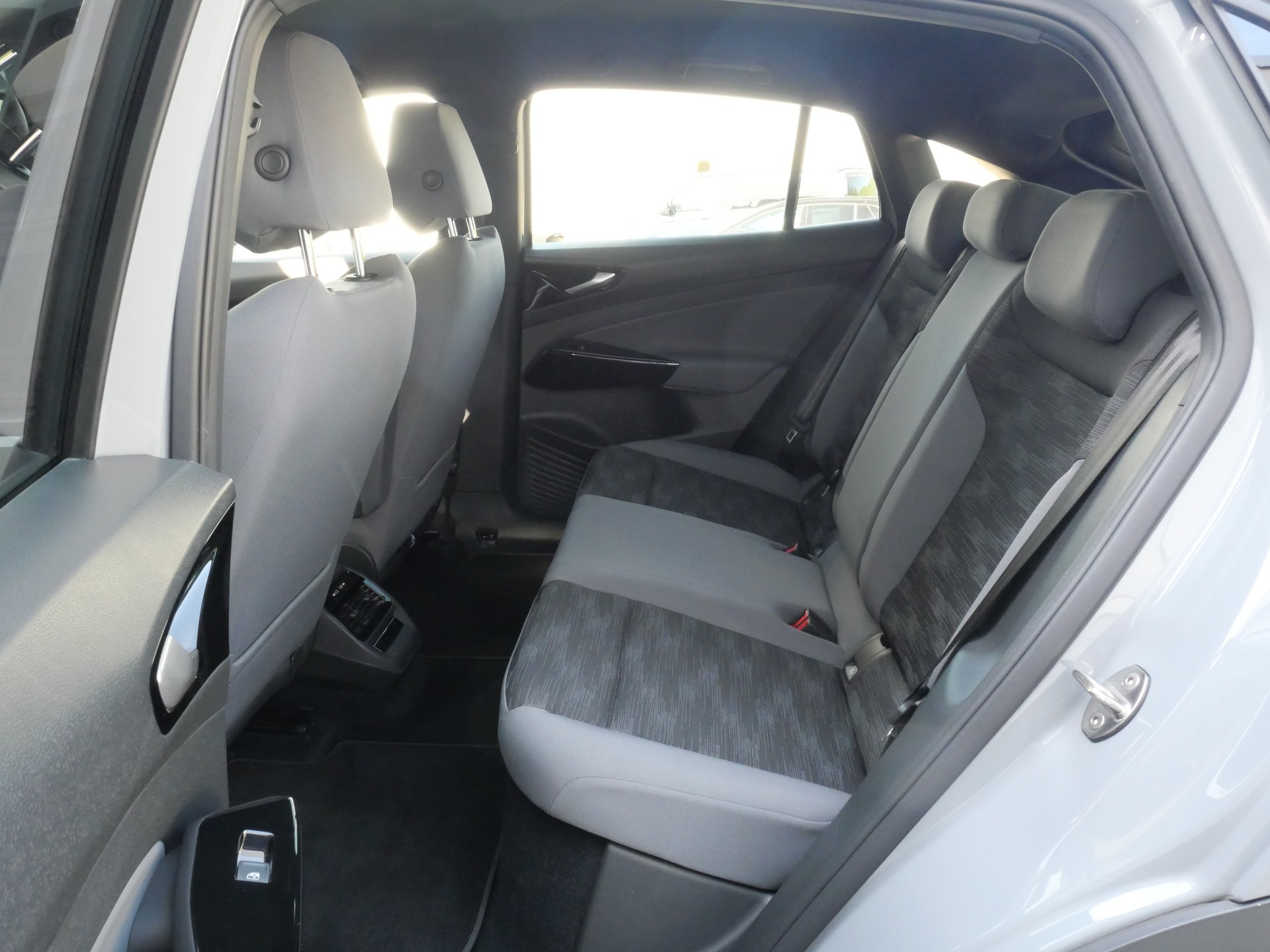 VW ID.5 Pro Performance 77 kWh *CH-Auto, Matrix-LED, Parklenk-Assistent*-image-9