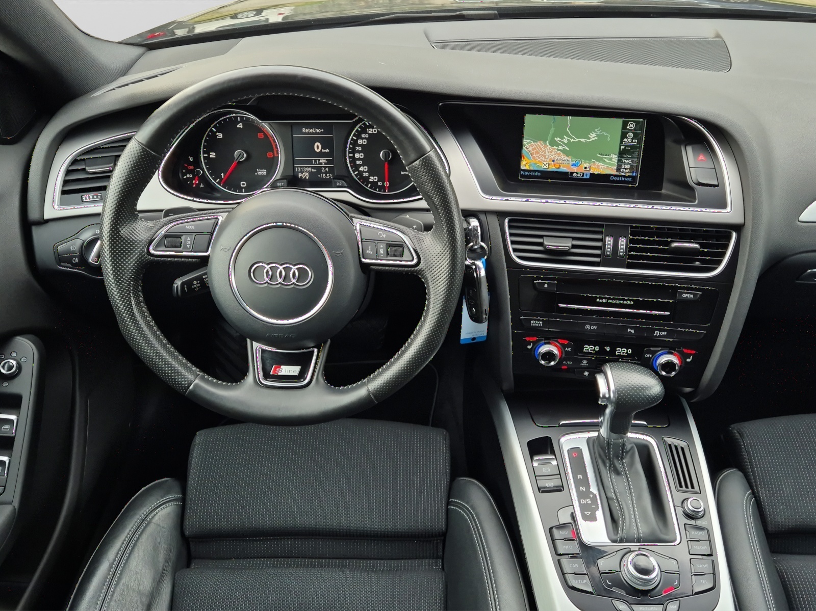 AUDI A4 Avant 2.0 TDI quattro S-LINE-image-11