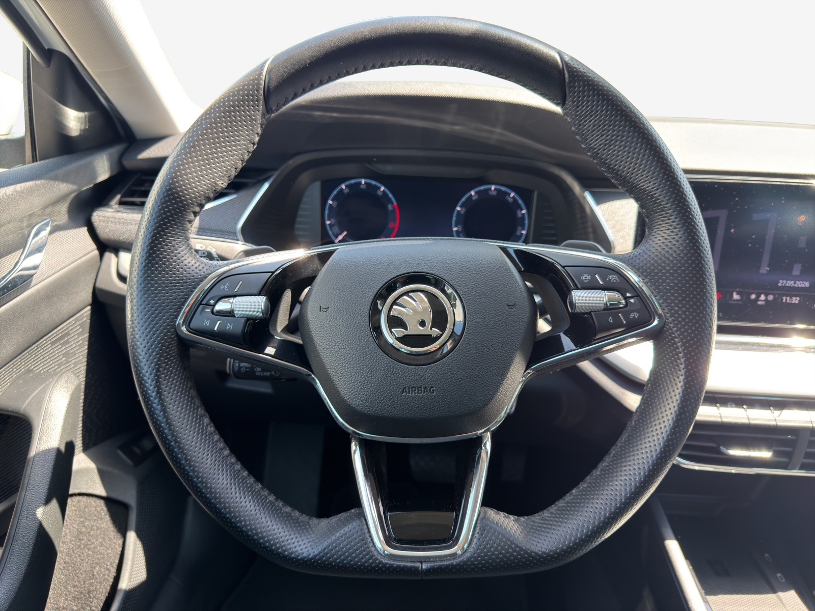 SKODA Octavia Combi 2.0 TSI Style DSG 4x4-image-9