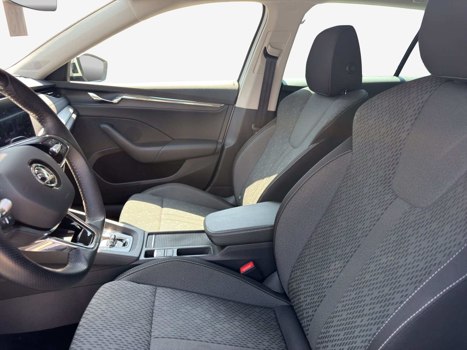 SKODA Octavia Combi 2.0 TSI Style DSG 4x4-image-7