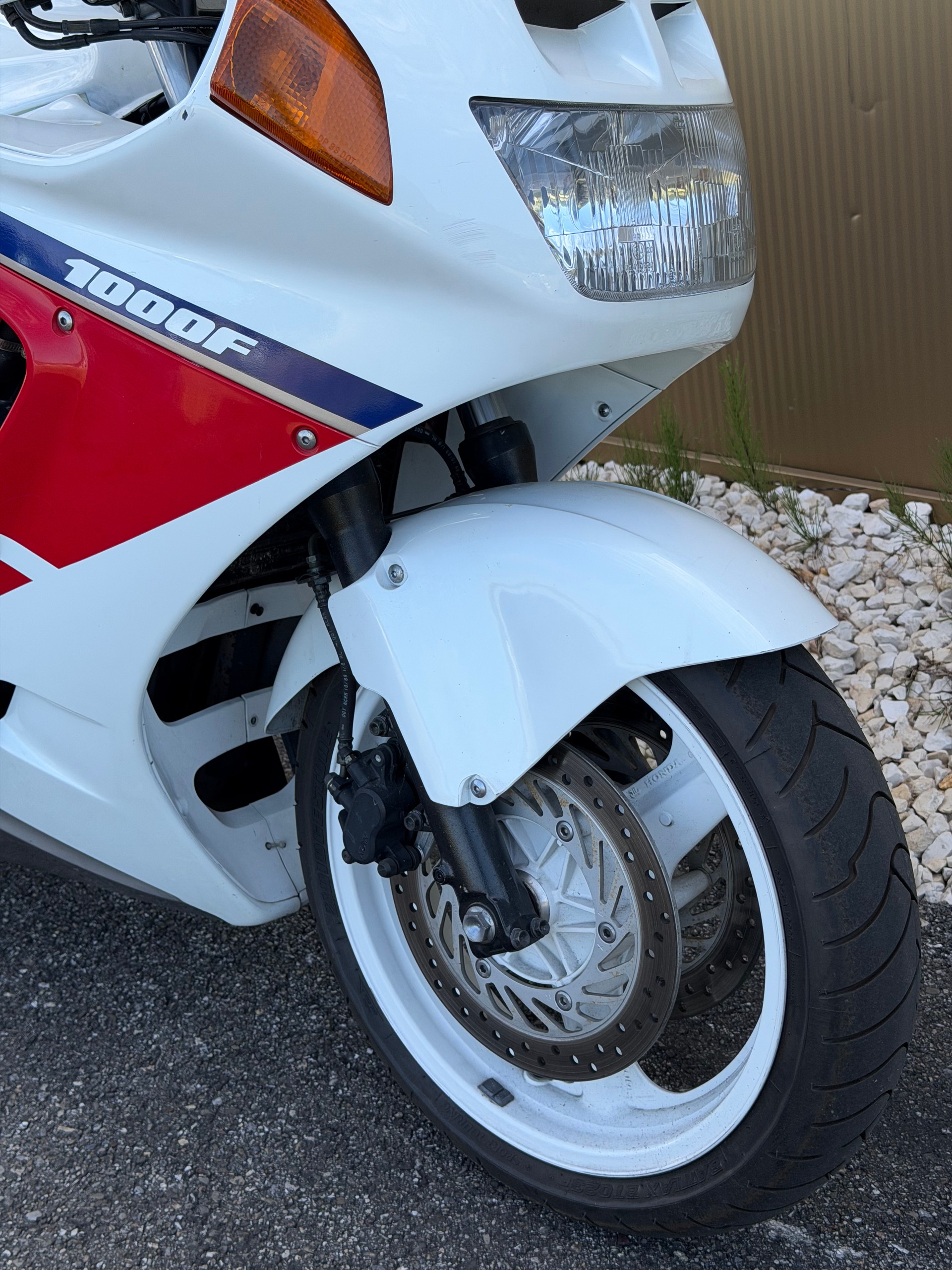 HONDA CBR 1000 F M-image-1