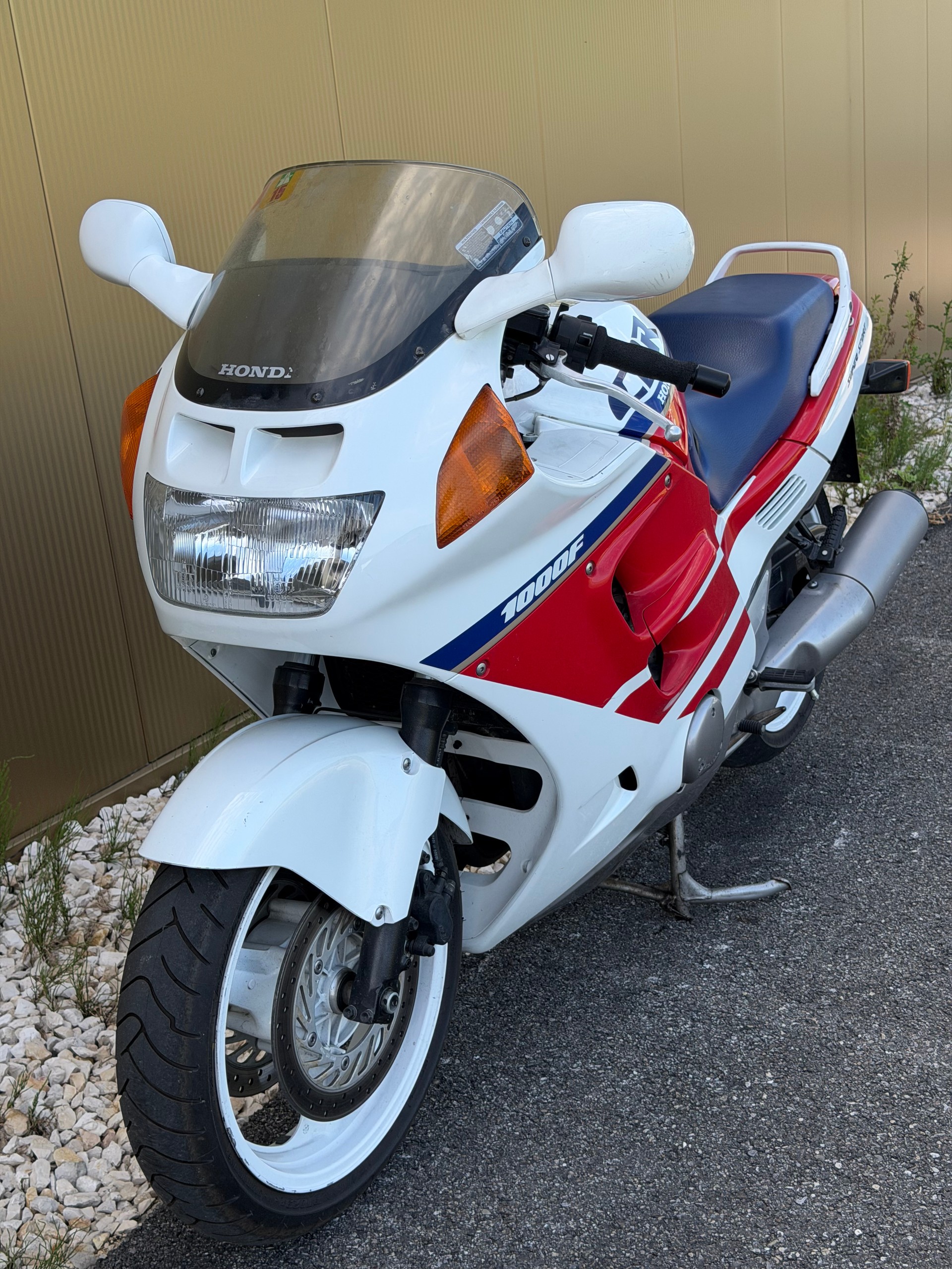HONDA CBR 1000 F M-image-7