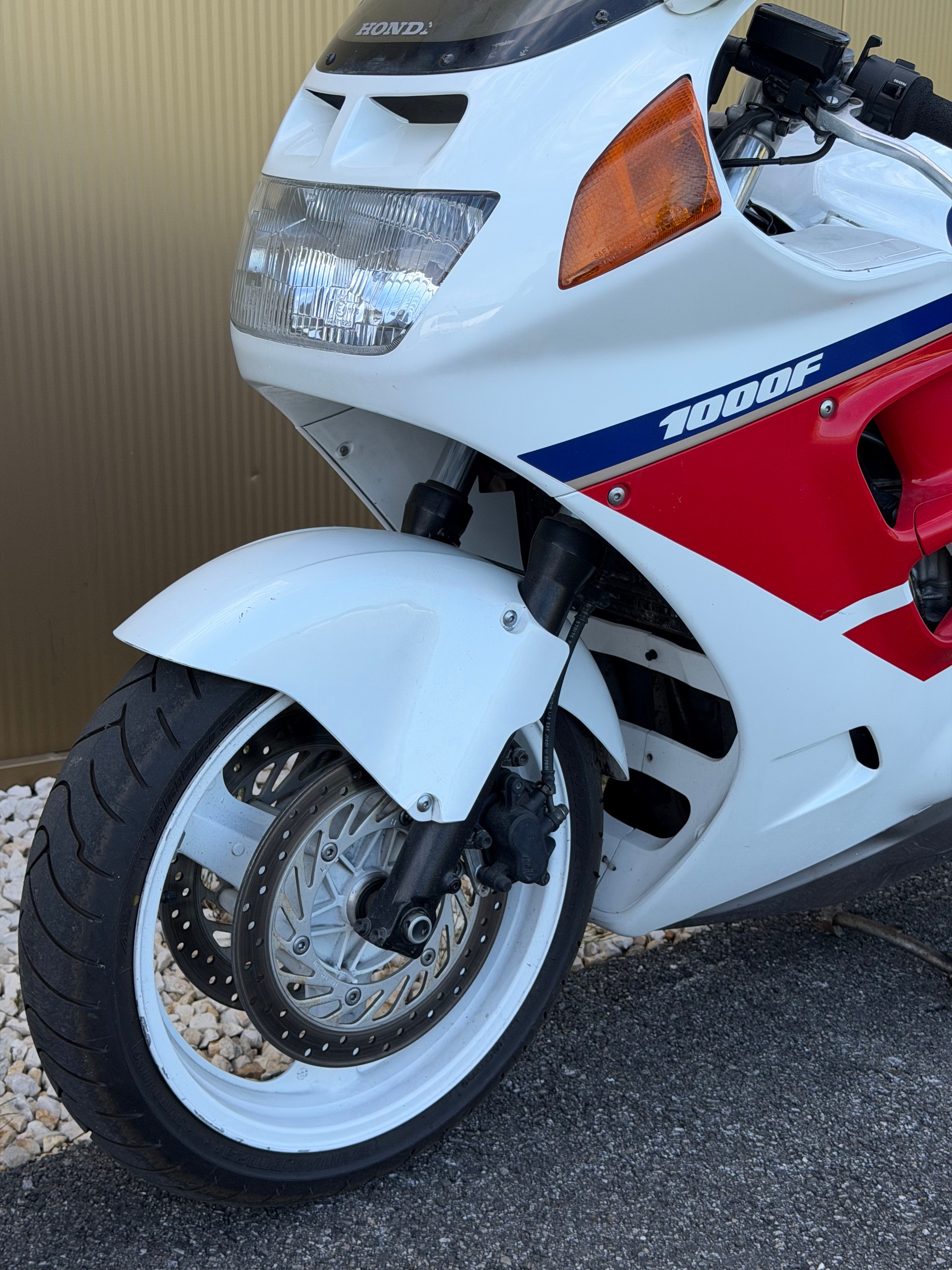 HONDA CBR 1000 F M-image-8