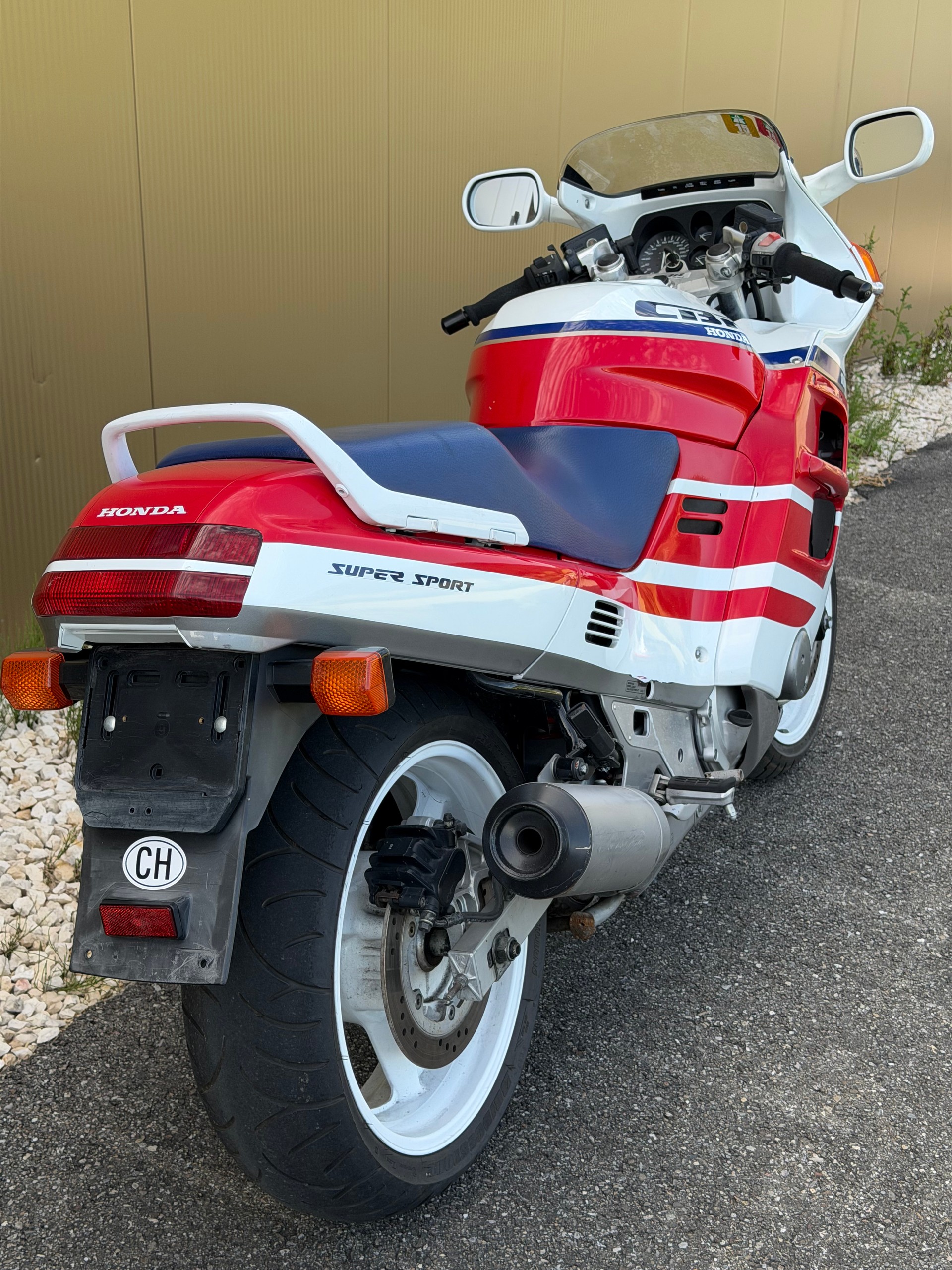 HONDA CBR 1000 F M-image-5