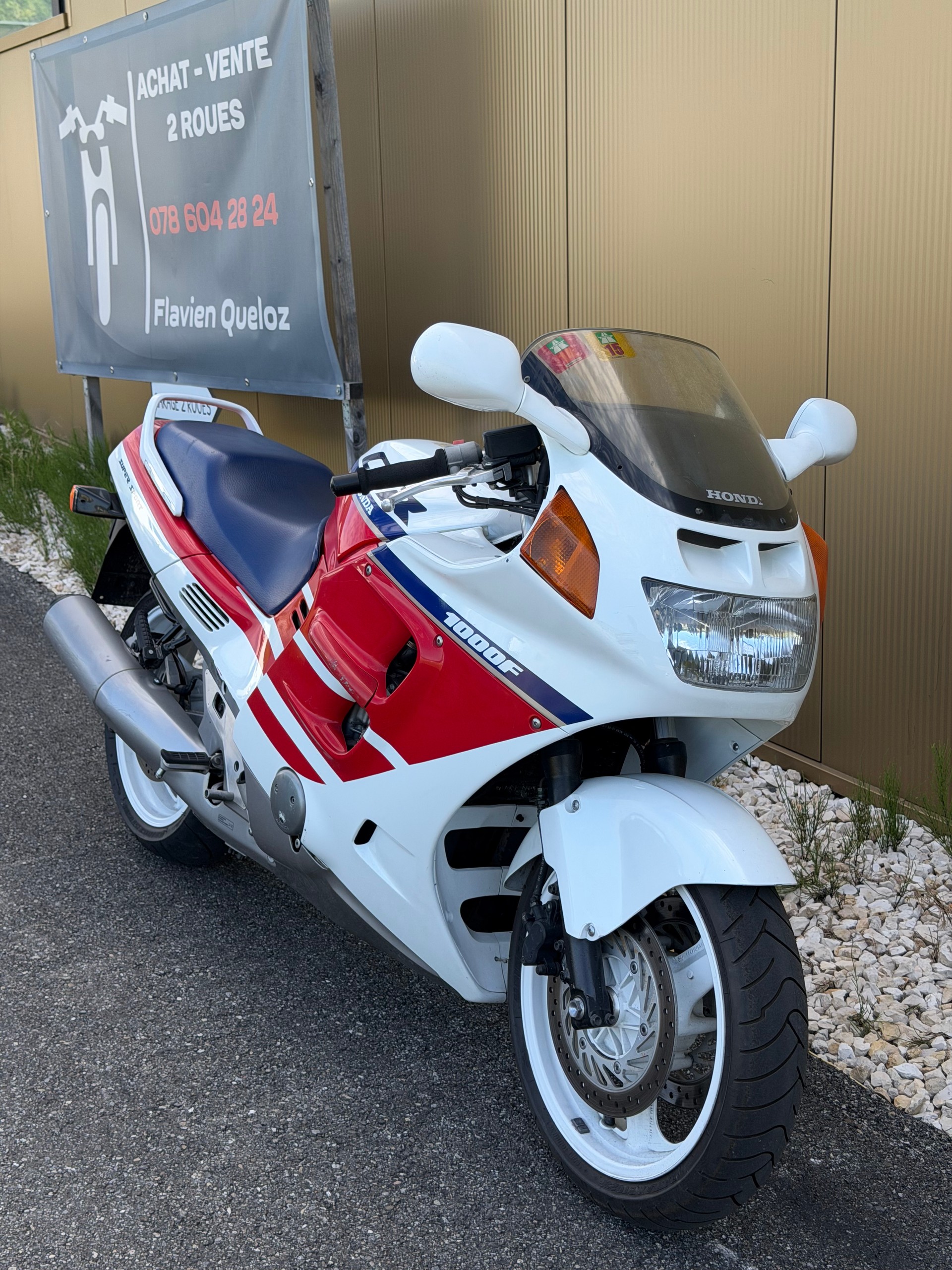HONDA CBR 1000 F M-image-0