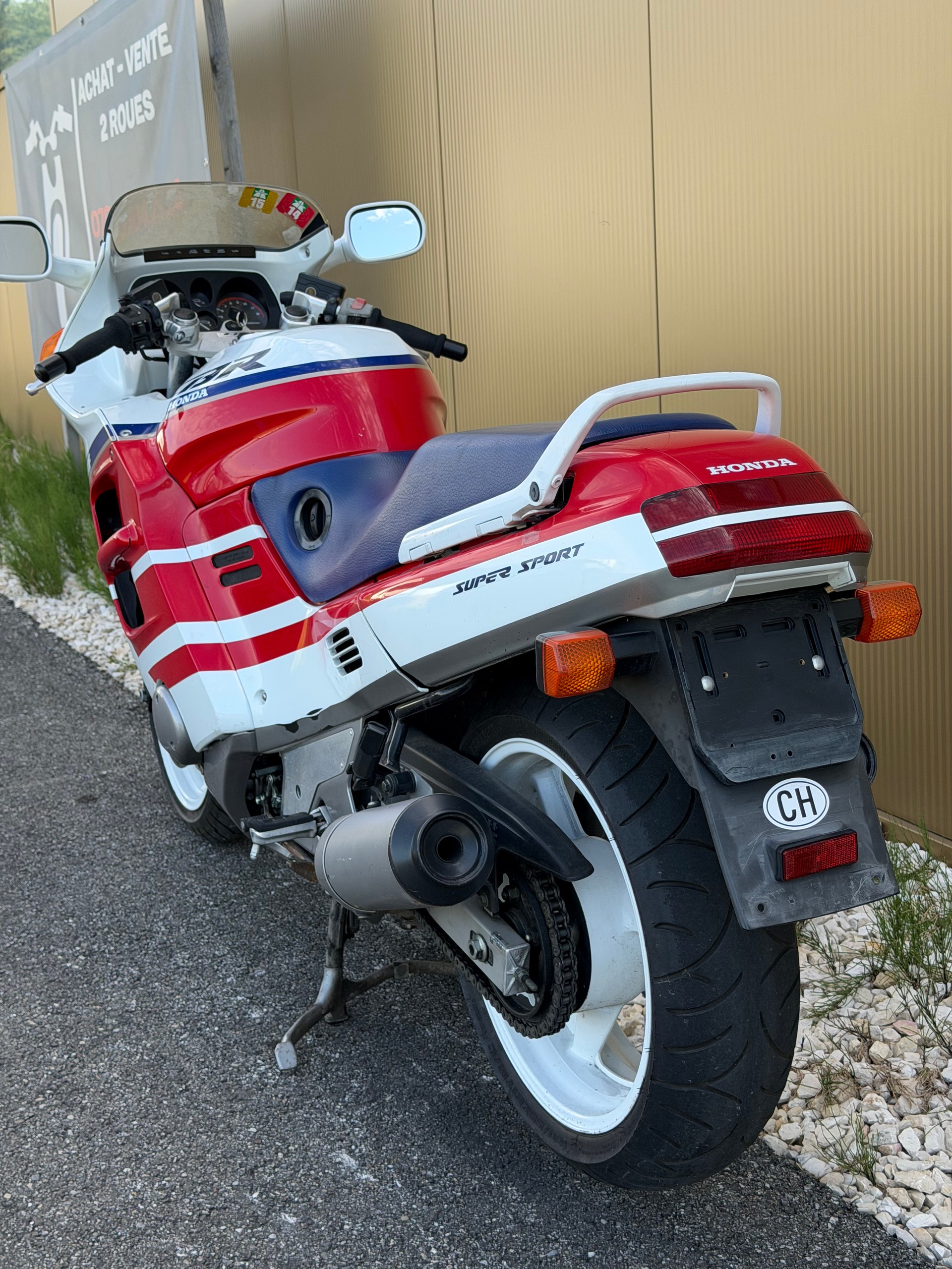 HONDA CBR 1000 F M-image-12