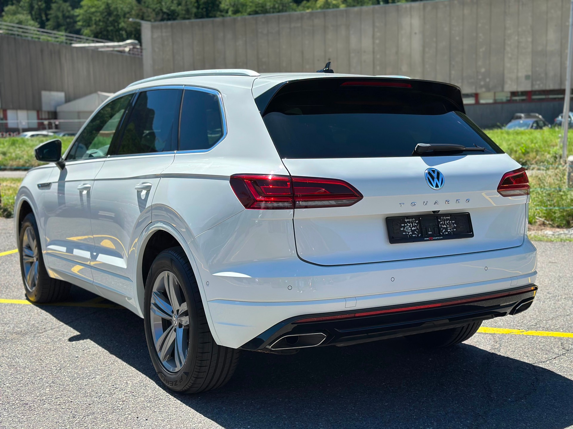 VW Touareg 3.0 TDI R Line Tiptronic-showroom-element-1