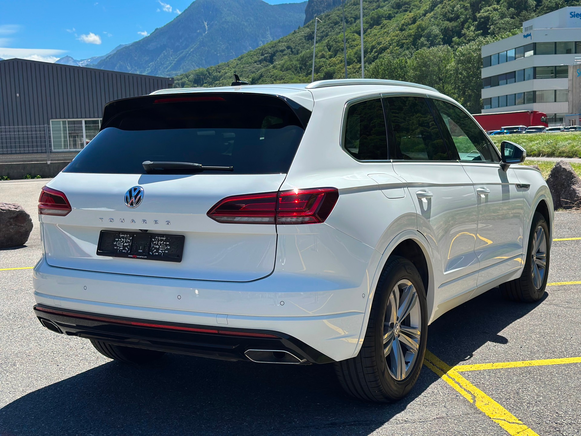 VW Touareg 3.0 TDI R Line Tiptronic-showroom-element-2